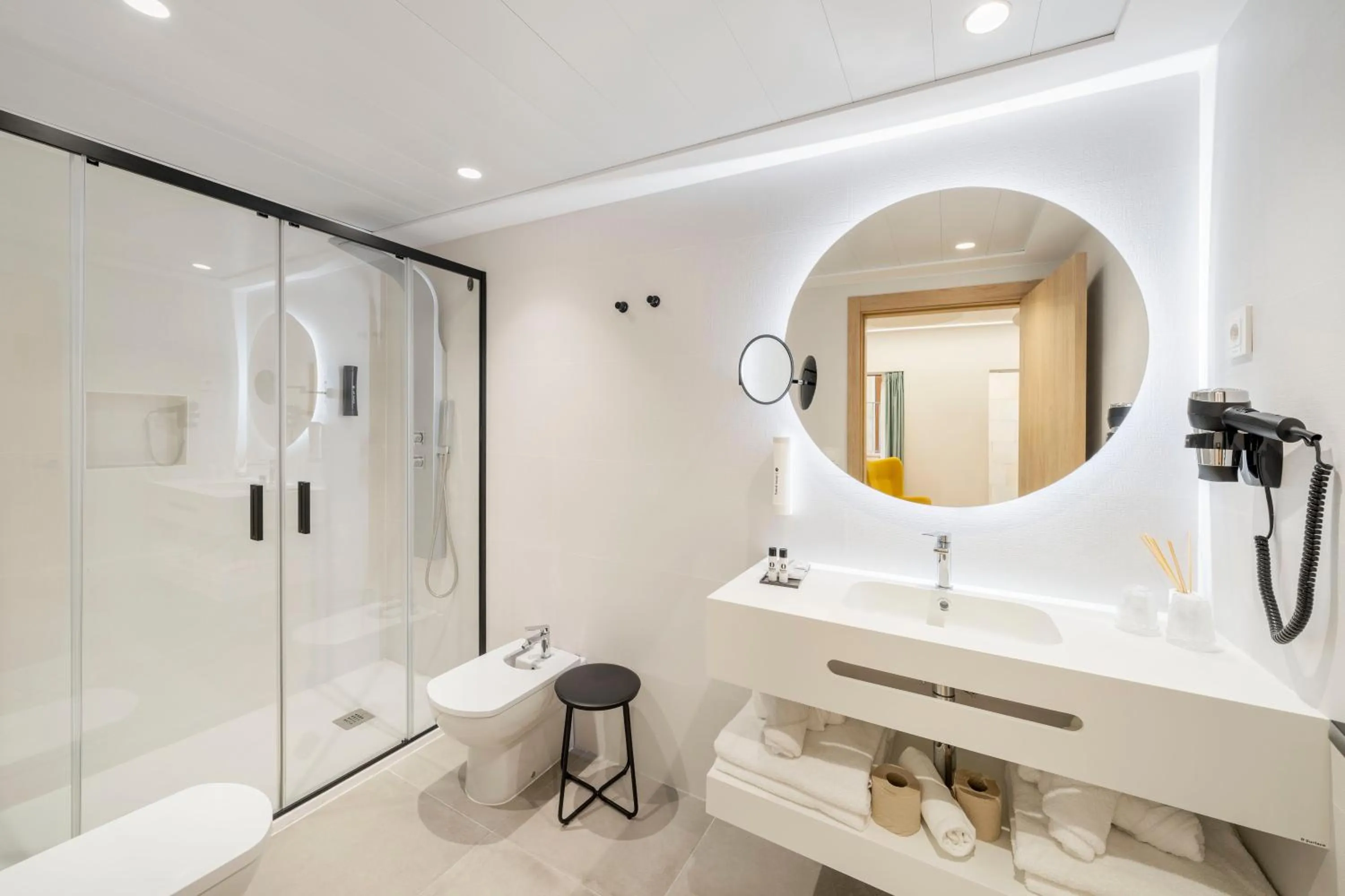 Bathroom in Odyssey Rooms Alicante