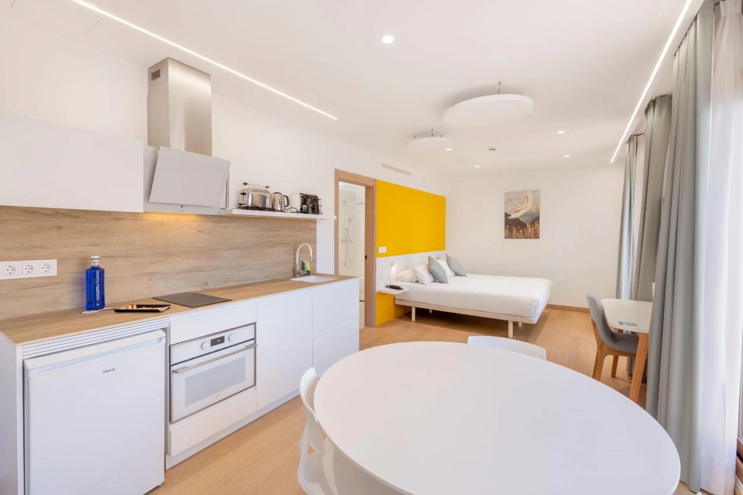 Coffee/tea facilities, Bed in Odyssey Rooms Alicante