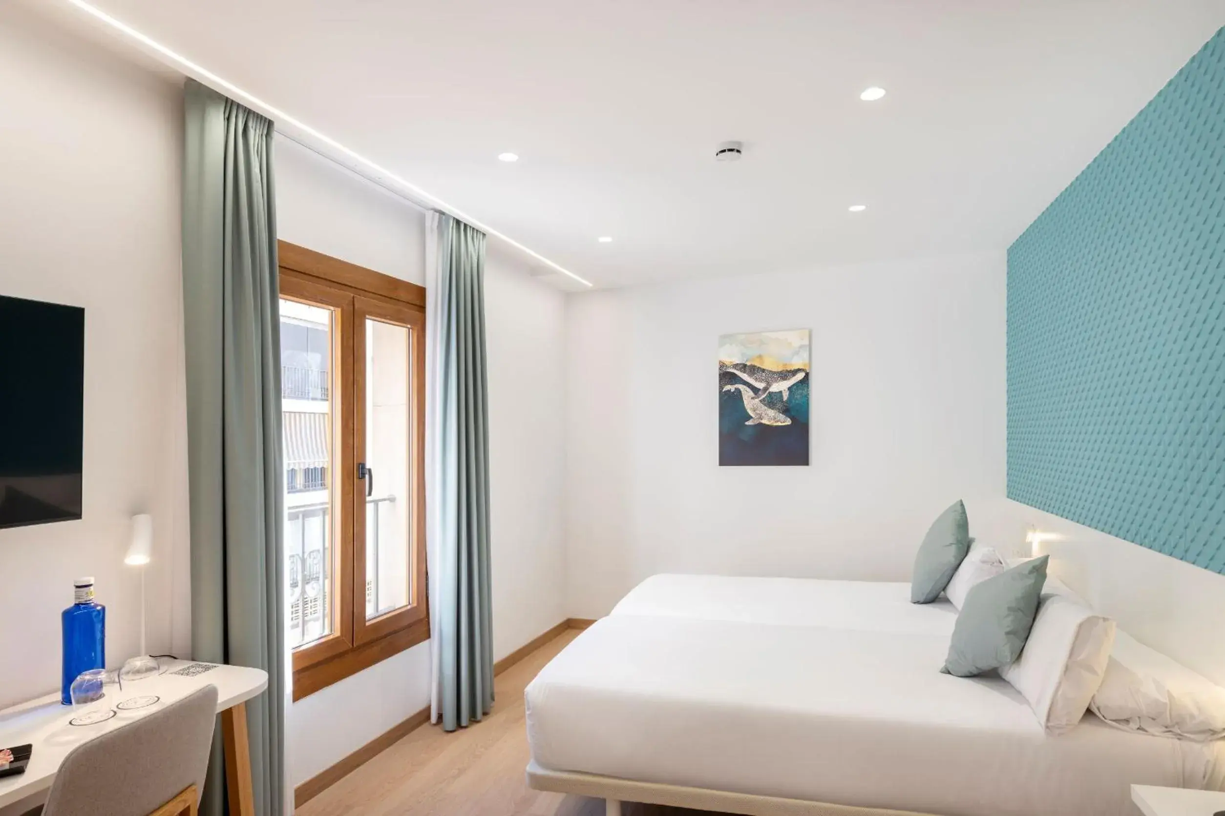 Twin Room - Disability Access in Odyssey Rooms Alicante Twin Room - Disability Access in Odyssey Rooms Alicante