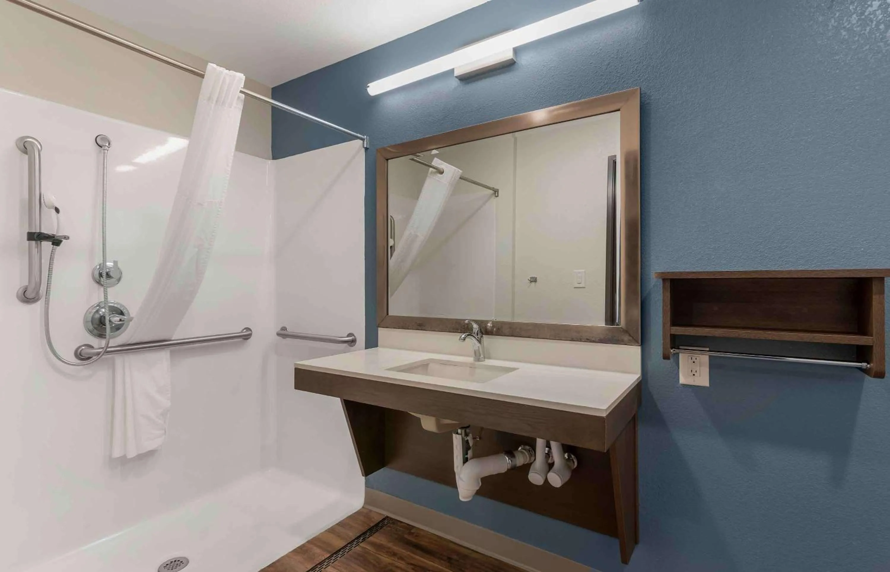 Bathroom in Extended Stay America Suites - Atlanta - Lithia Springs
