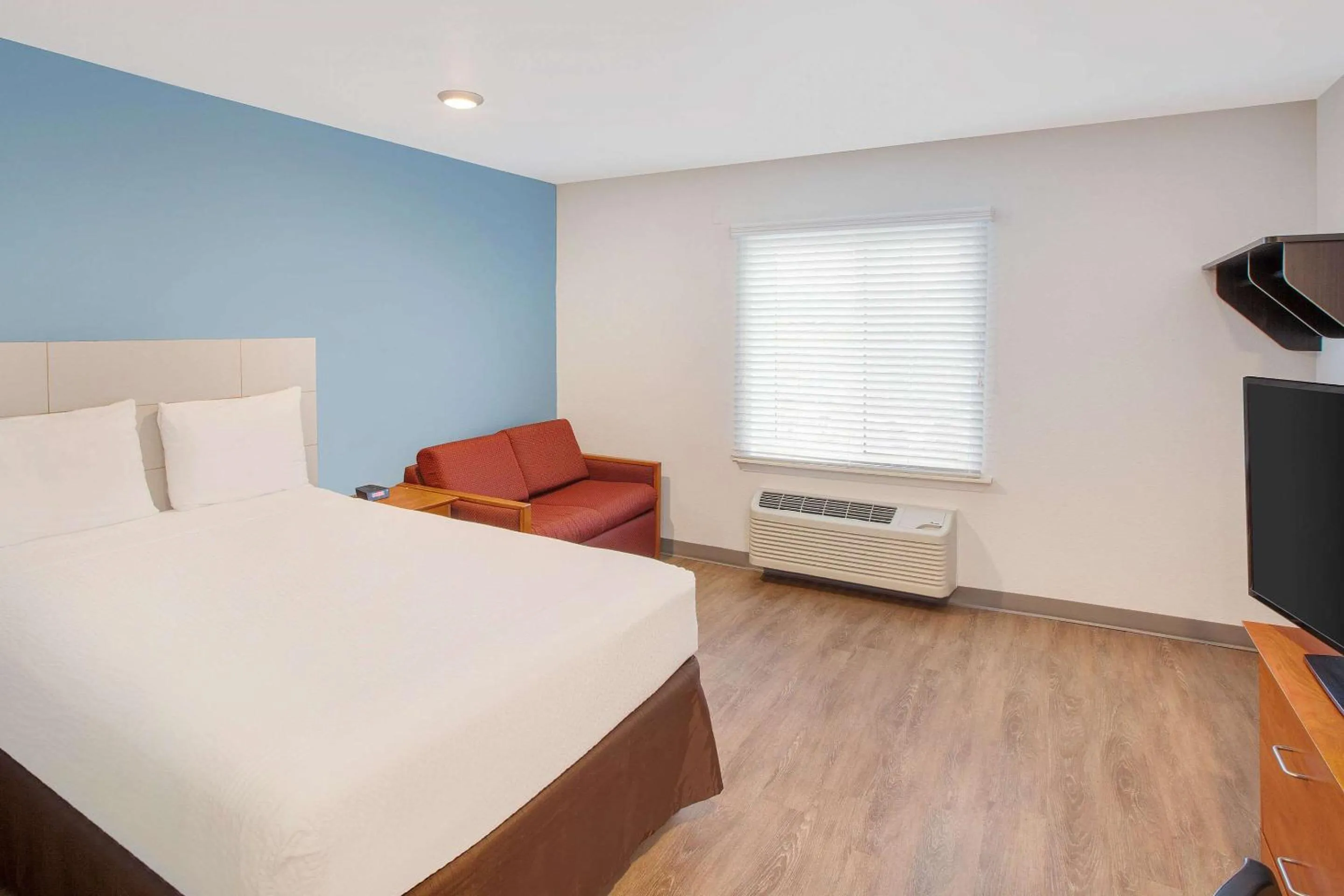 Photo of the whole room, Bed in WoodSpring Suites Brownsville