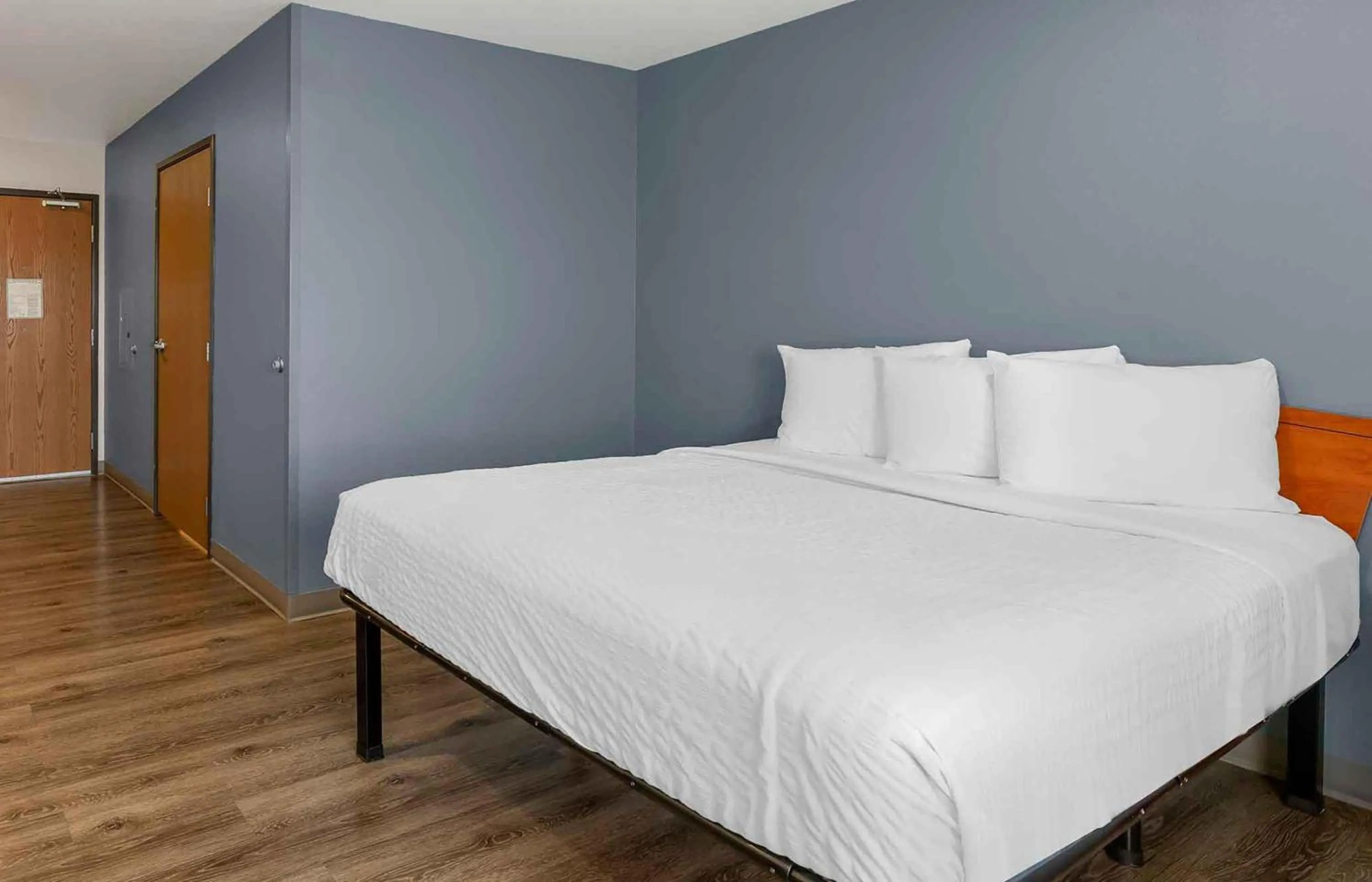Bedroom, Bed in Extended Stay America Select Suites - Fayetteville