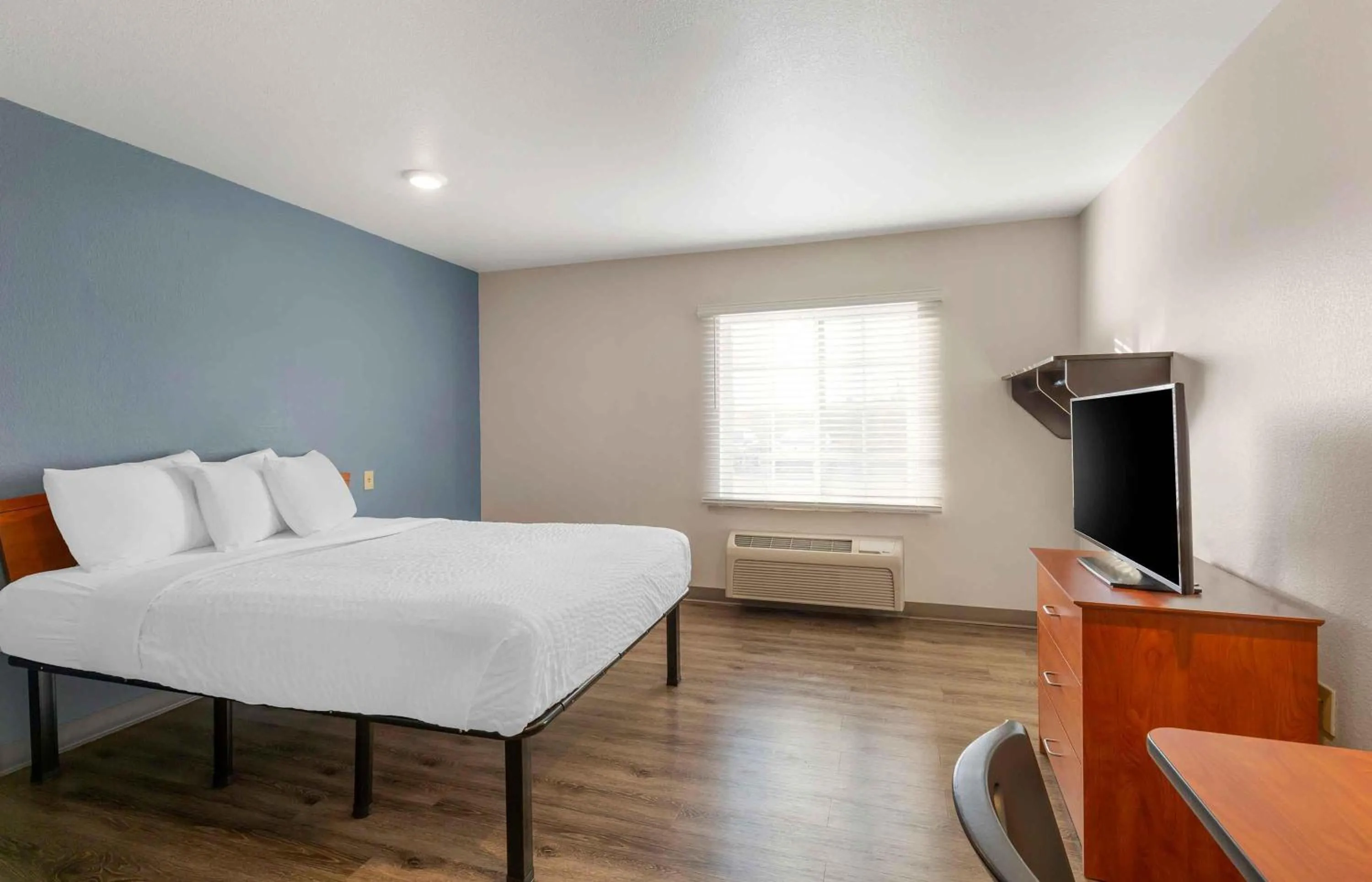 Bedroom, Bed in Extended Stay America Select Suites - Fayetteville