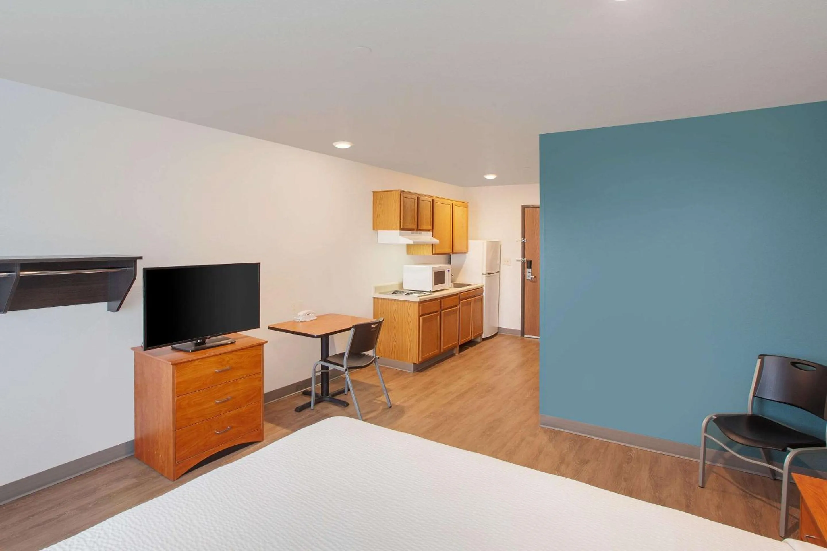 Photo of the whole room in WoodSpring Suites Harlingen