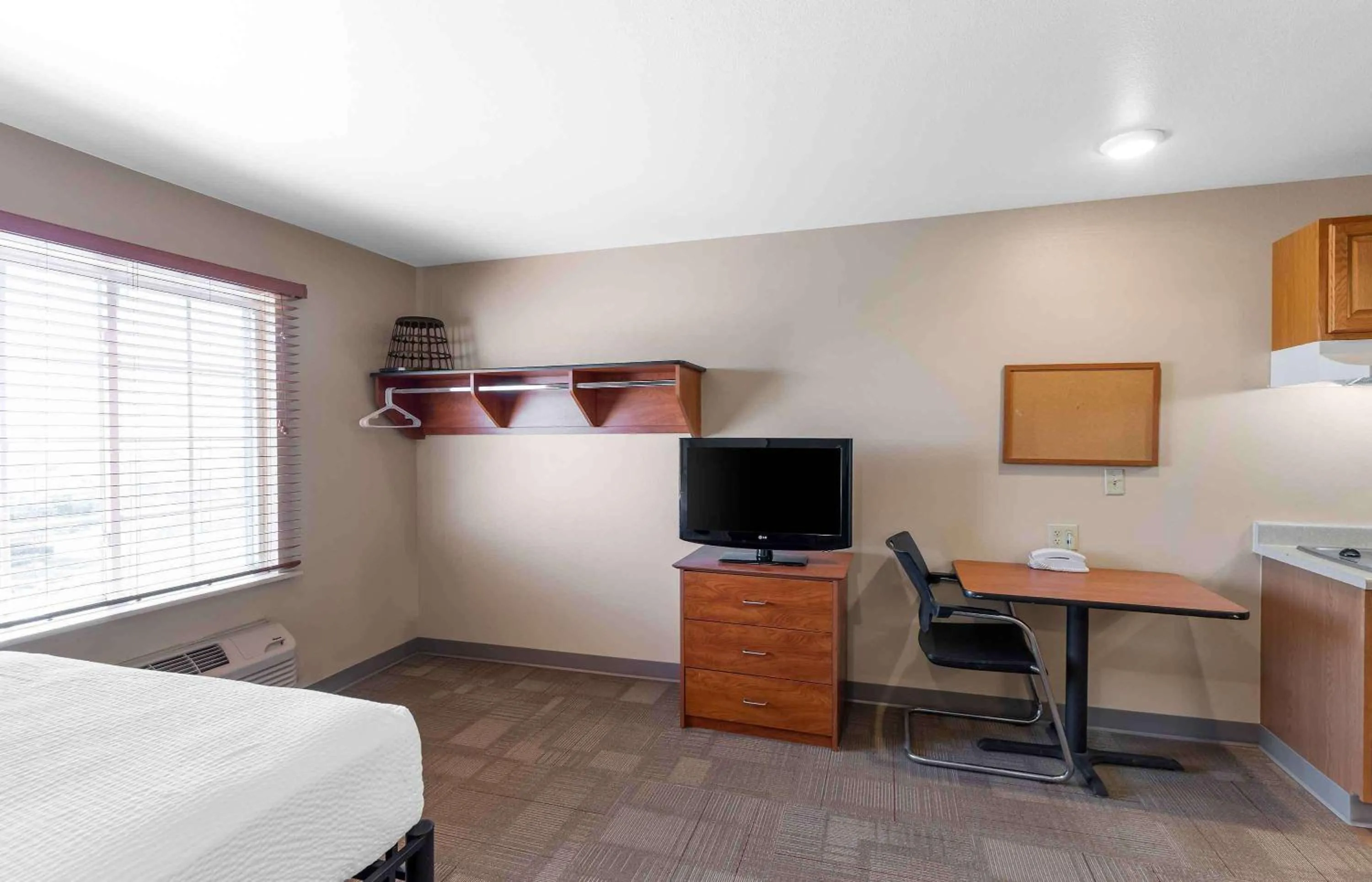 Bedroom in Extended Stay America Select Suites - Loveland