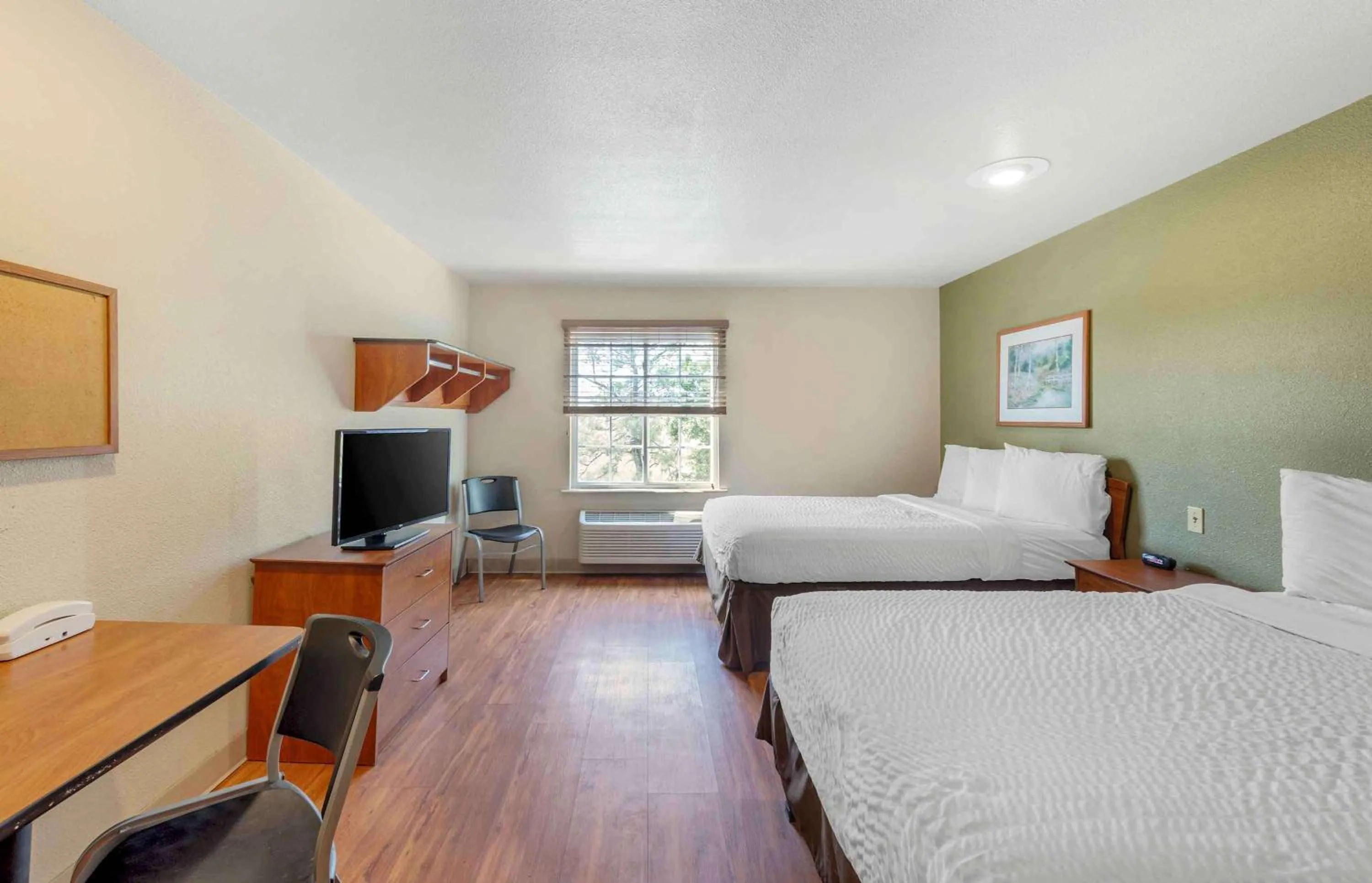 Bedroom, Bed in Extended Stay America Select Suites - Tuscaloosa