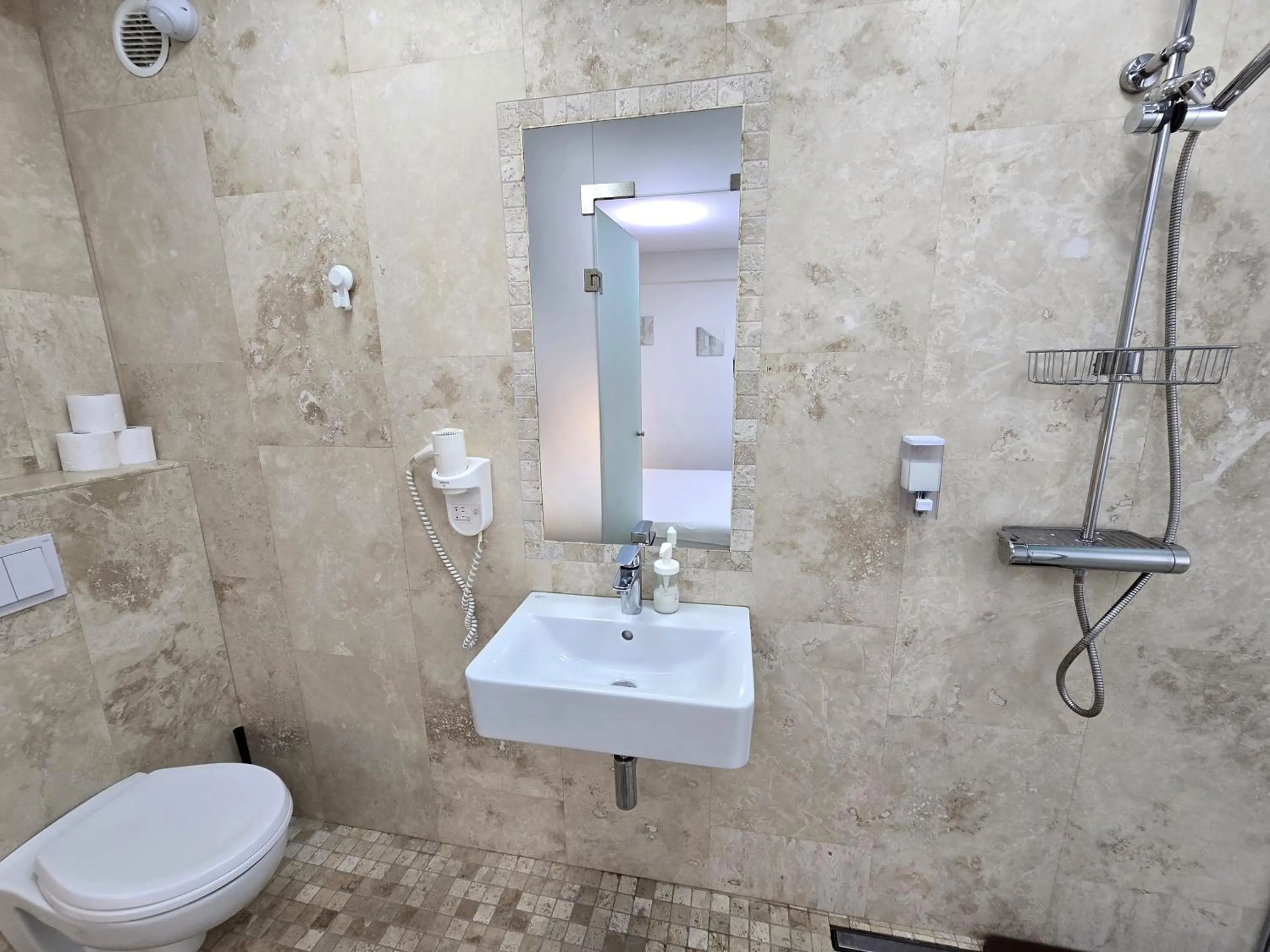 Toilet in Dacia Residence Apartments