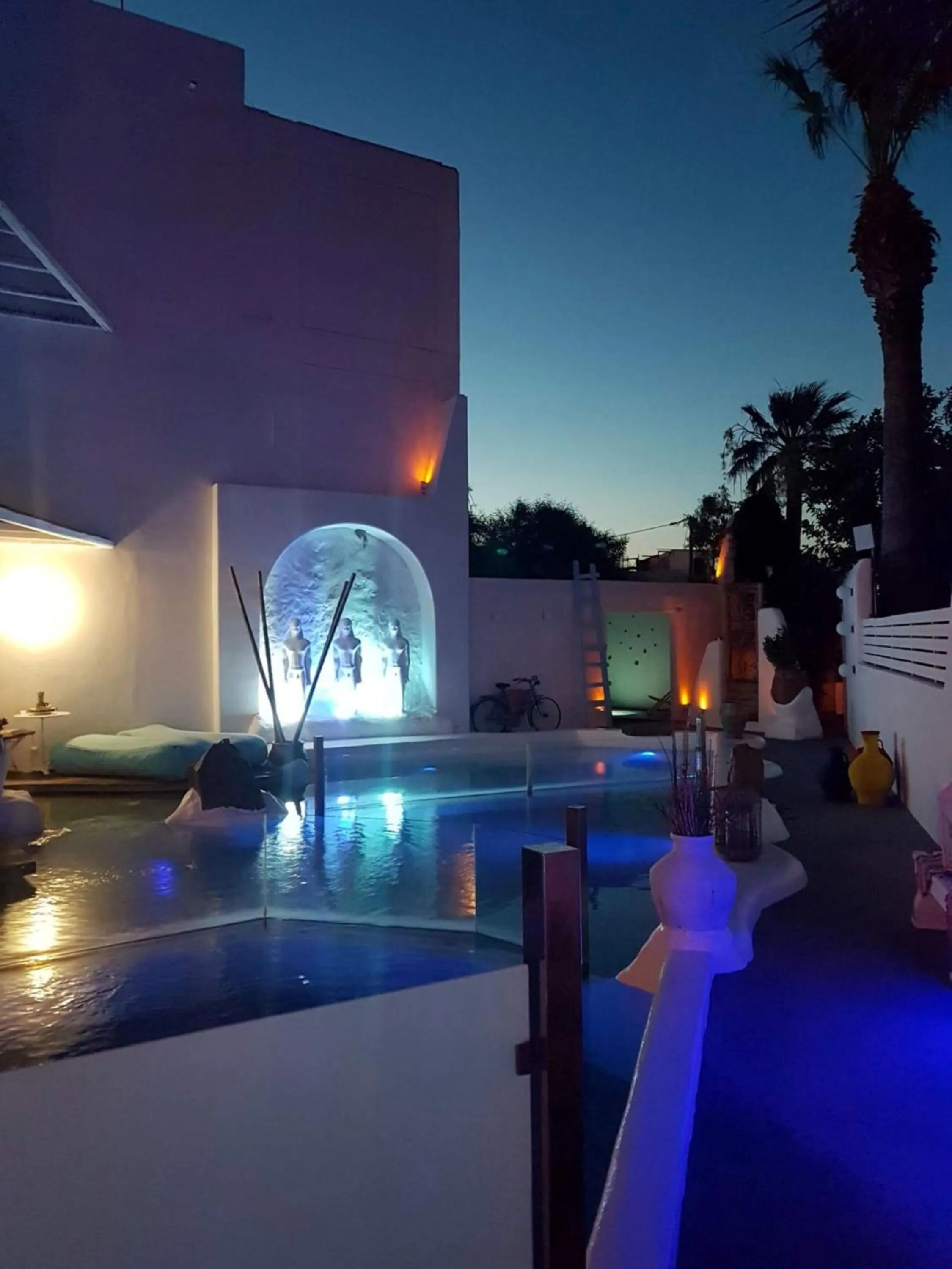 Night in Kouros Home & Suites