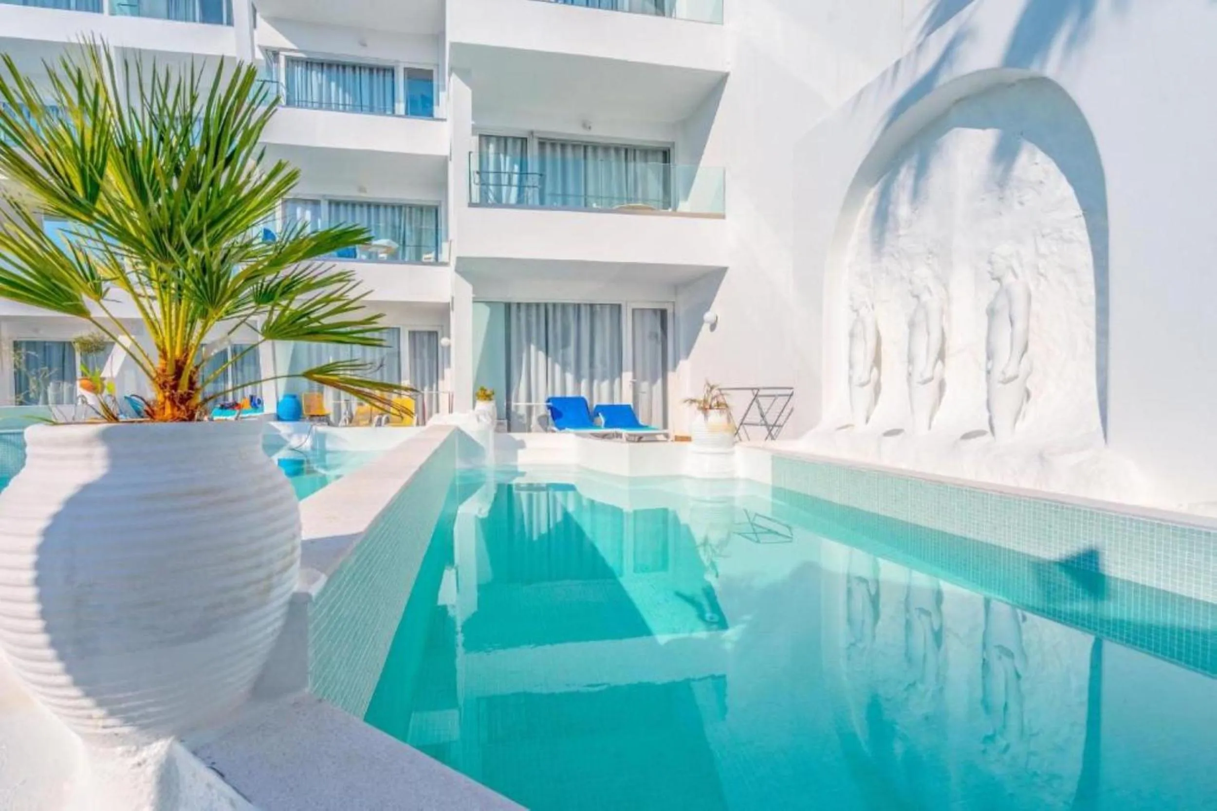 Property building in Kouros Home & Suites