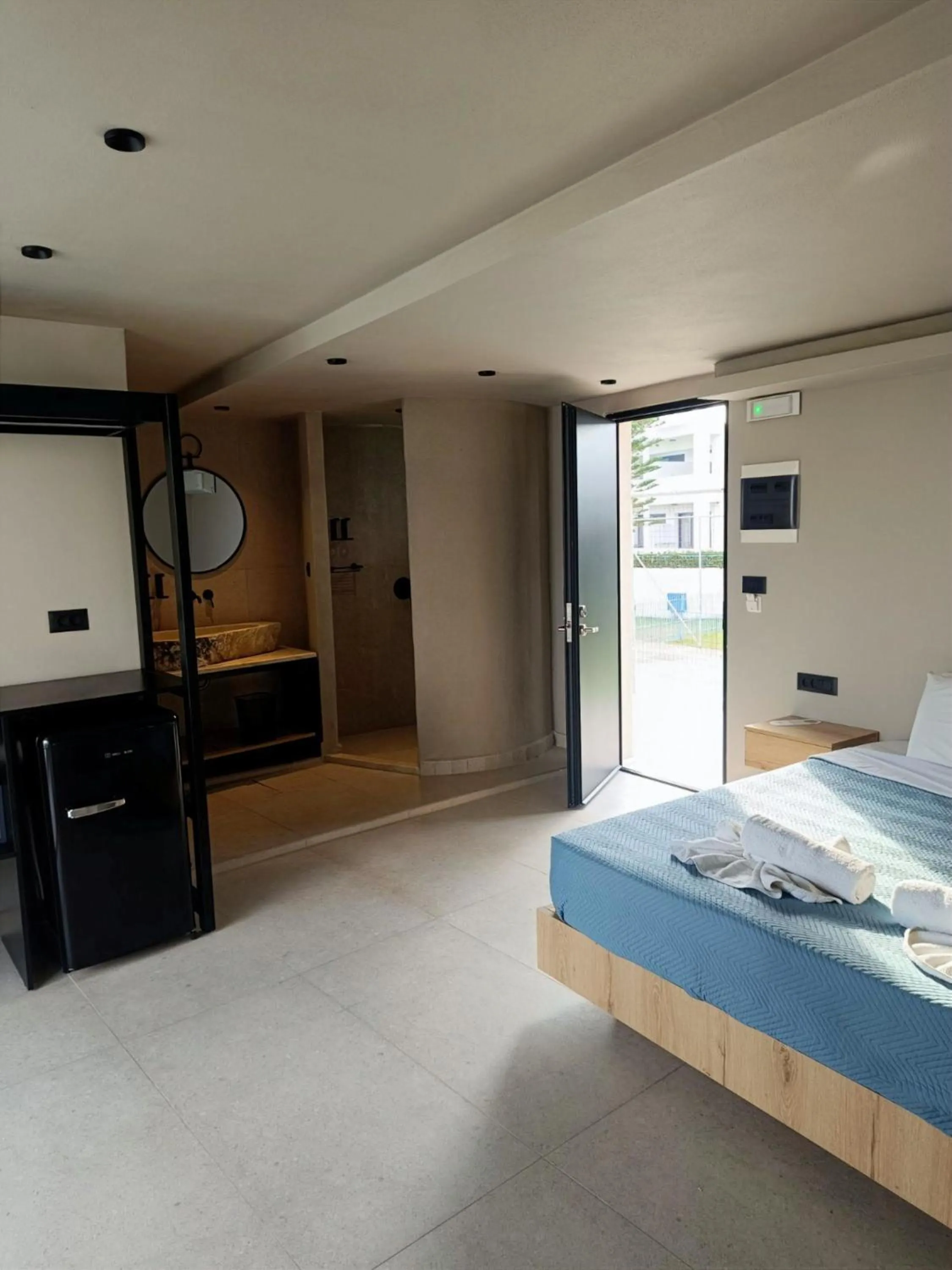 TV and multimedia, Bed in Kouros Home & Suites