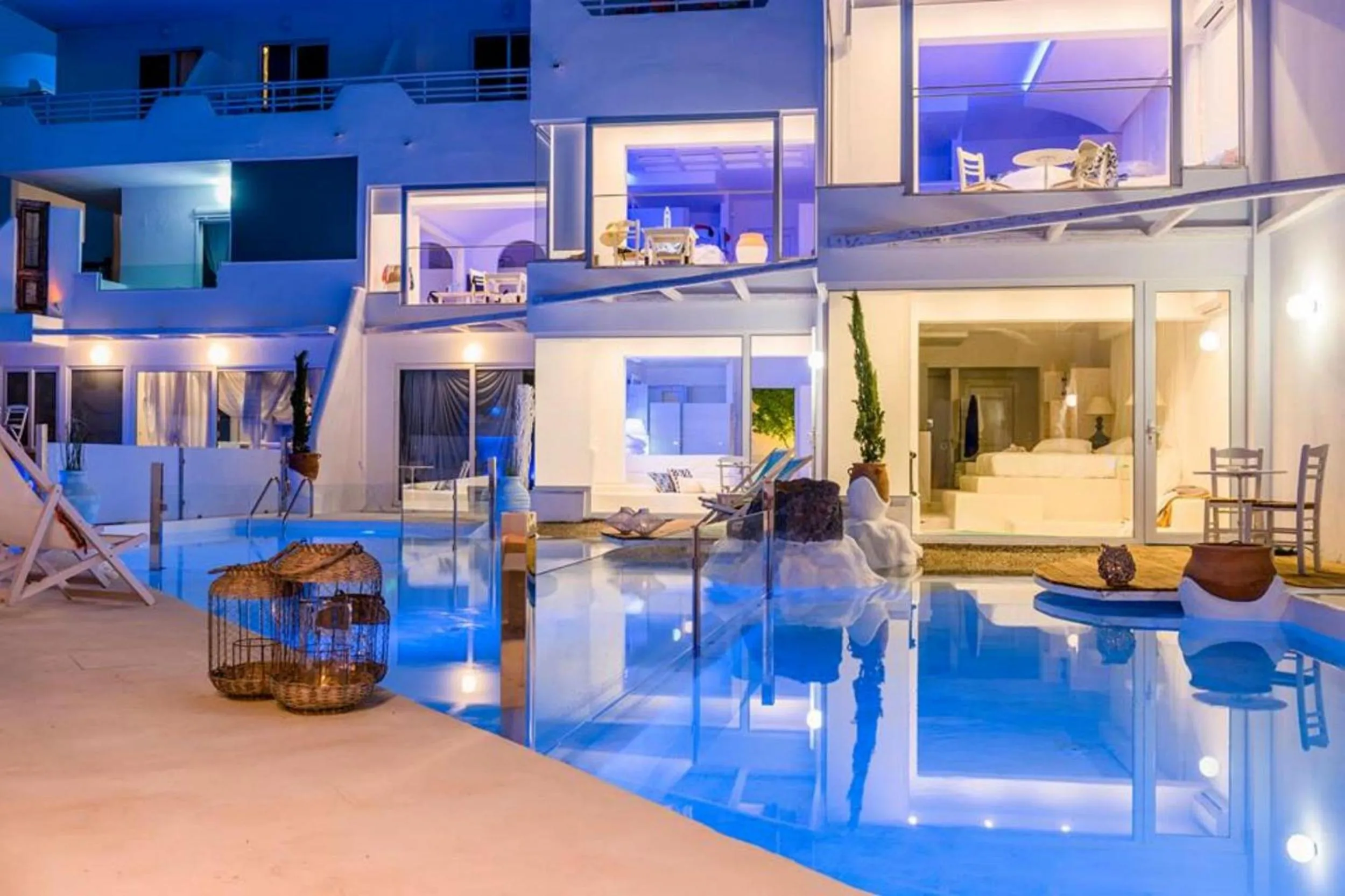 Night in Kouros Home & Suites