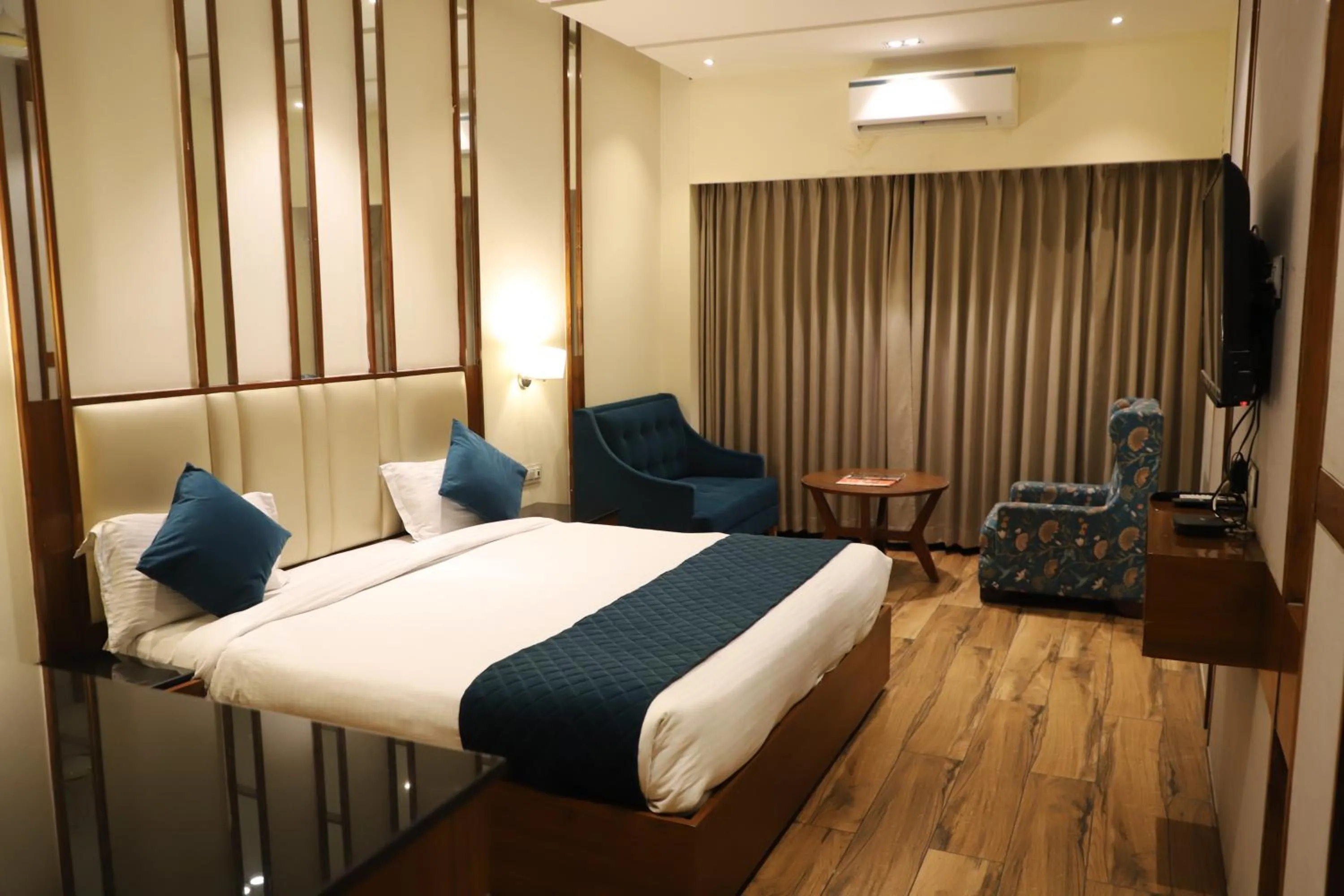 Bed in Hotel West End View A Unit of Hotel SC Residency