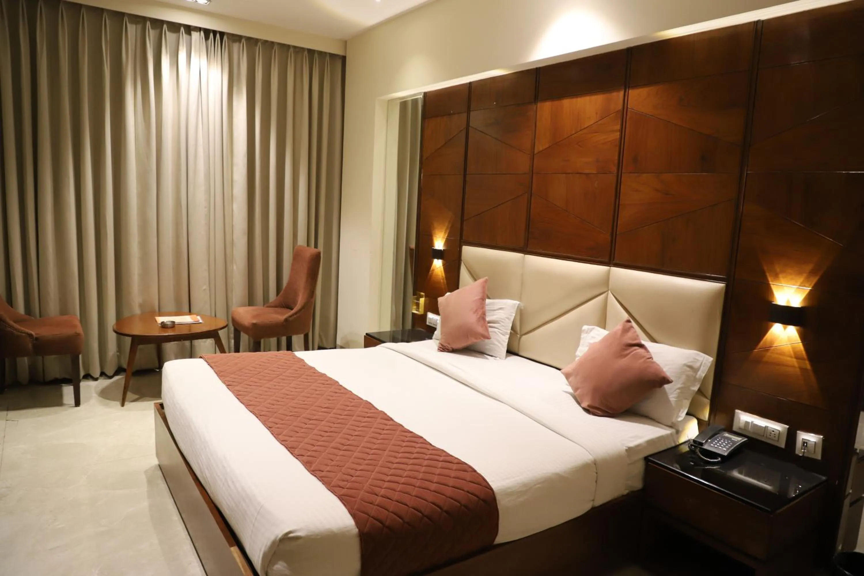 Bed in Hotel West End View A Unit of Hotel SC Residency