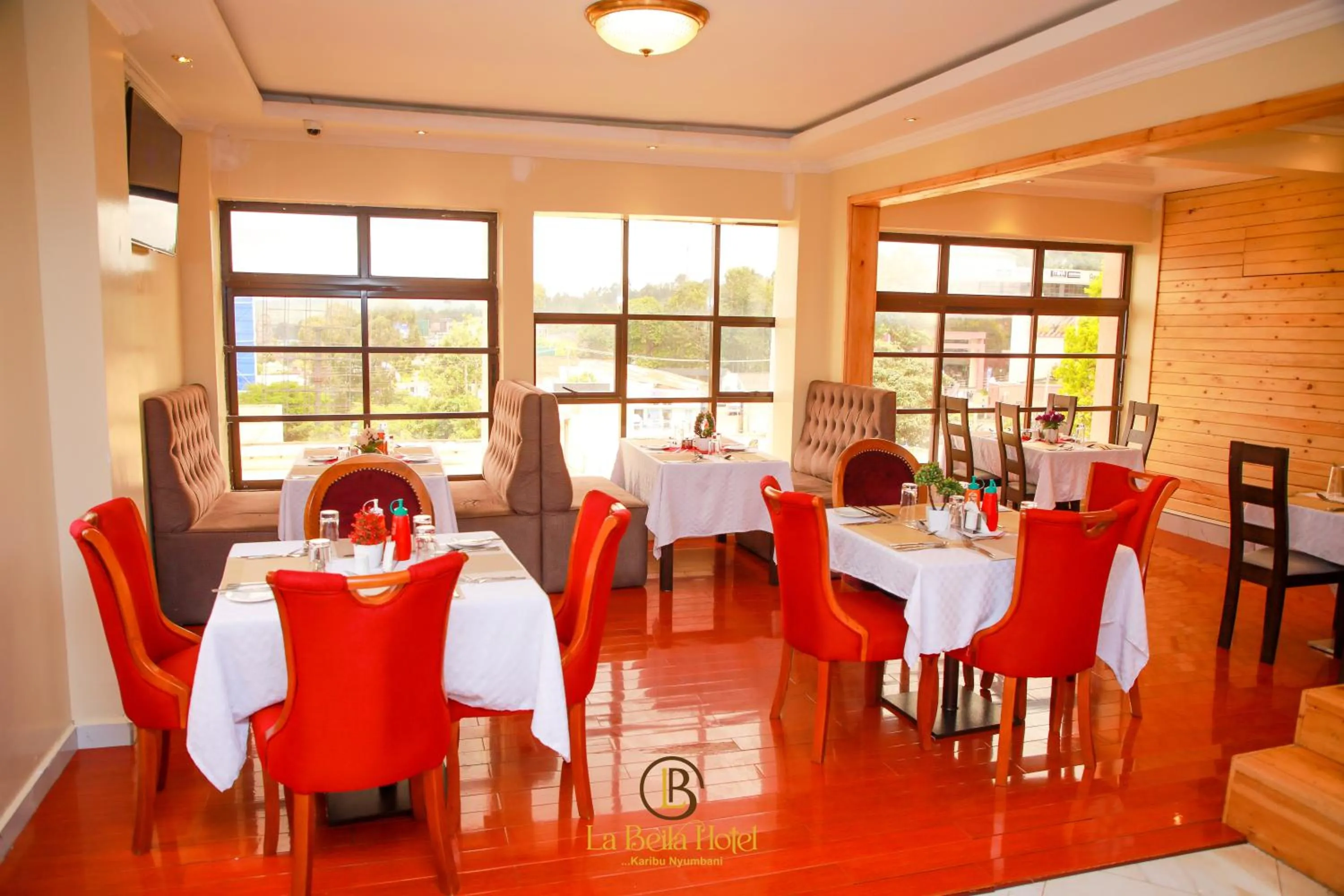 Restaurant/places to eat in LA BEILA HOTEL MERU