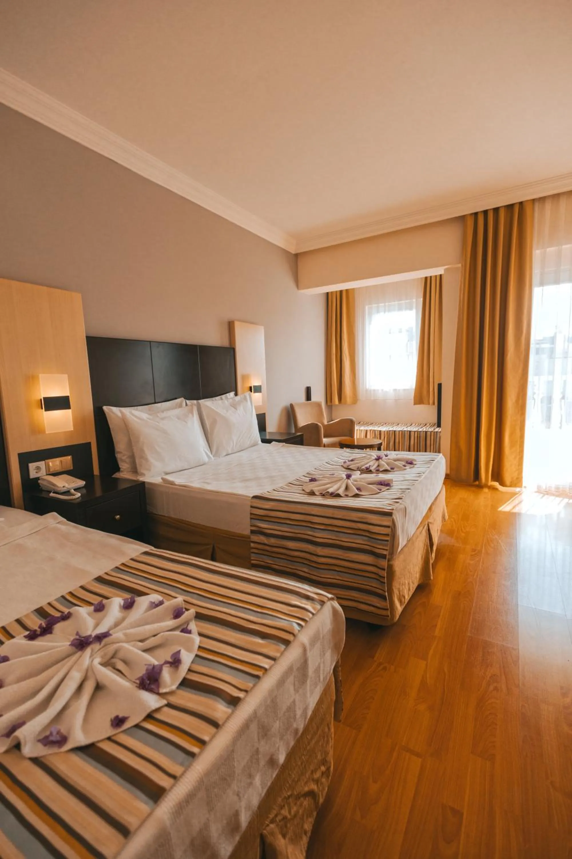 Bedroom, Bed in Viking Garden Hotel