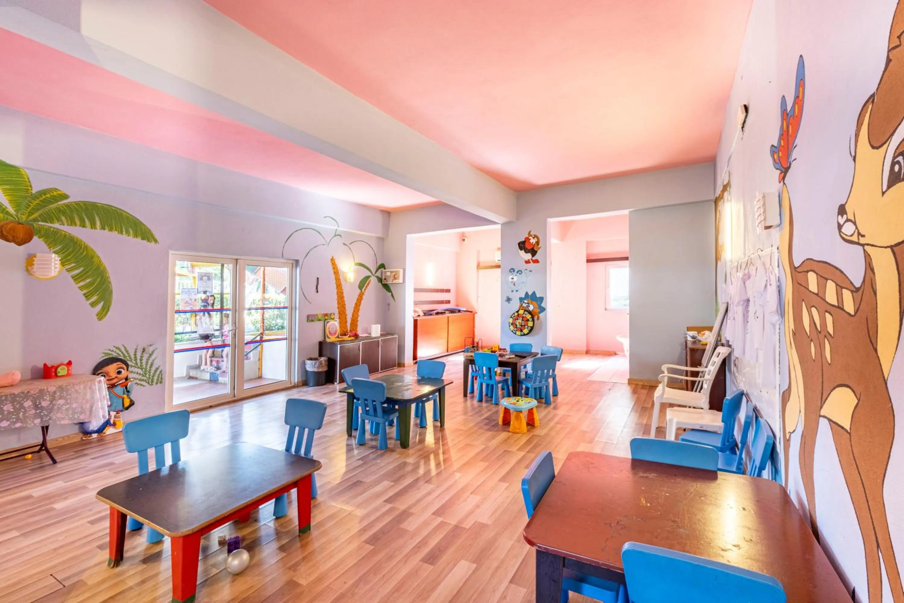 Seating area in Viking Garden Hotel