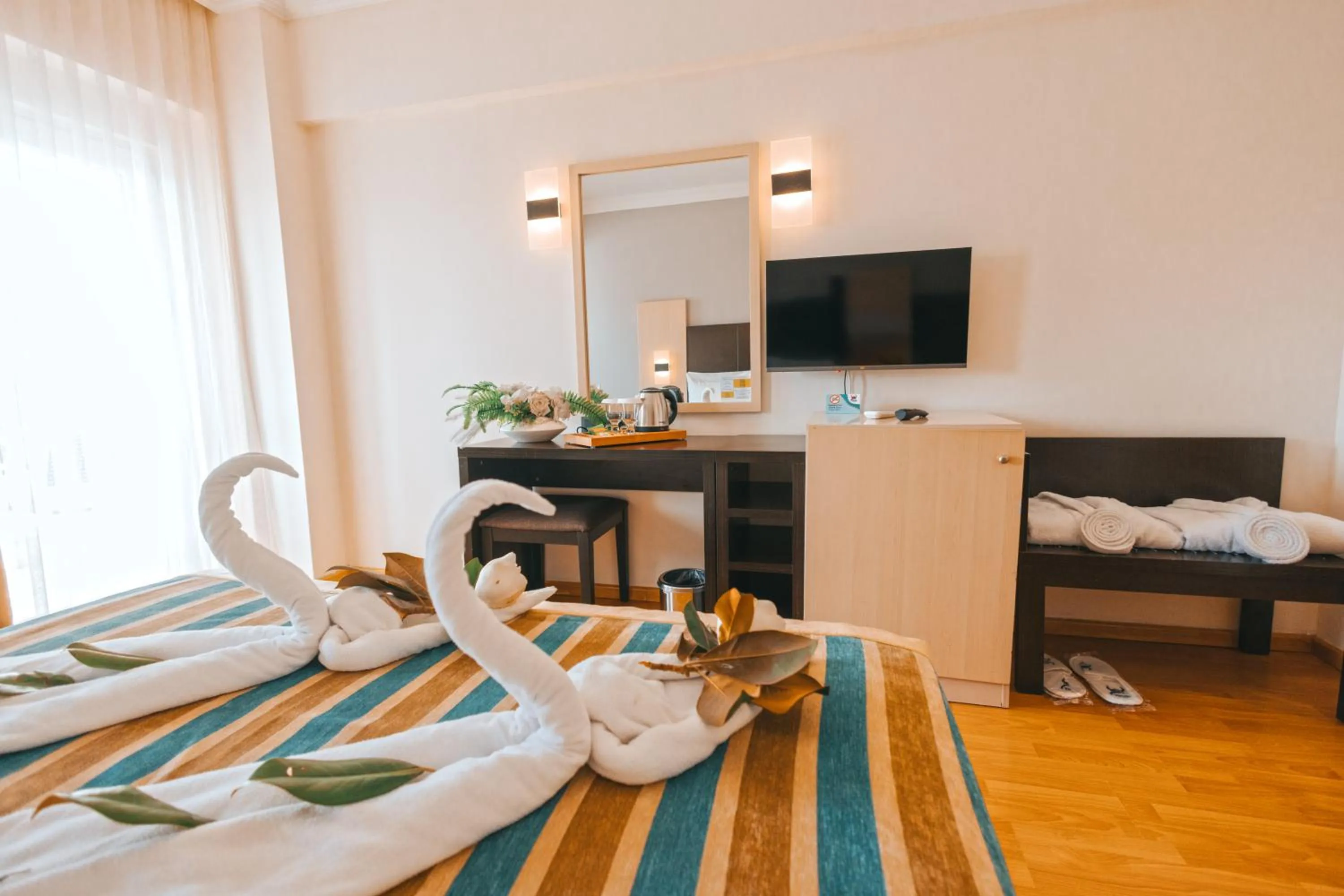 TV and multimedia, Bed in Viking Garden Hotel