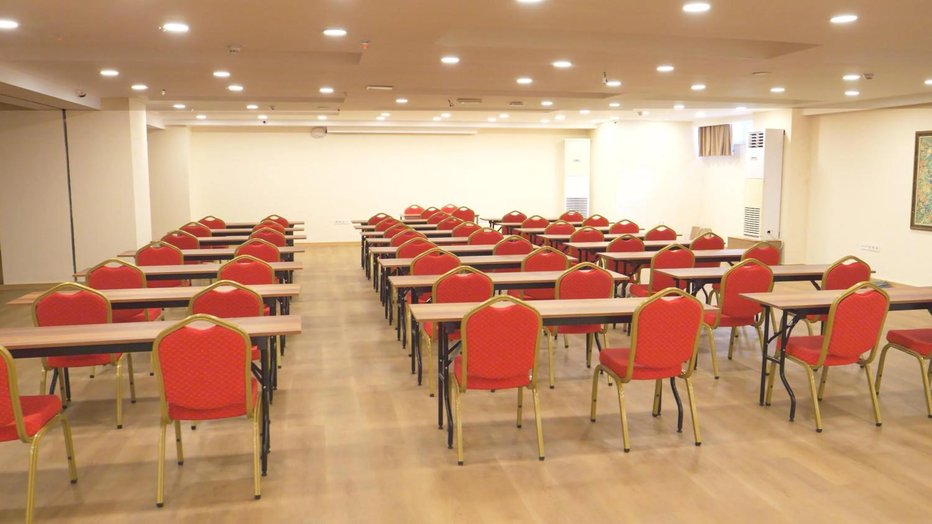 Meeting/conference room in Viking Garden Hotel