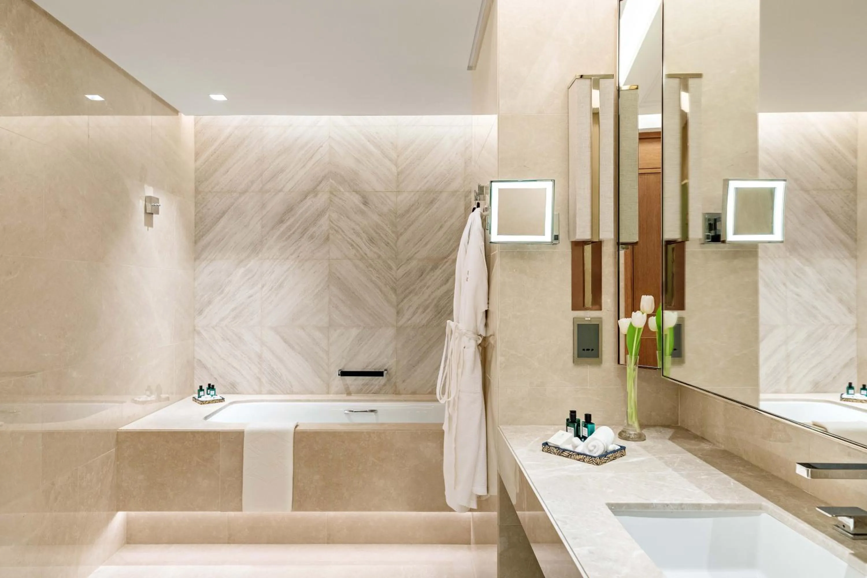 Bath in Taj Exotica Resort & Spa, The Palm, Dubai