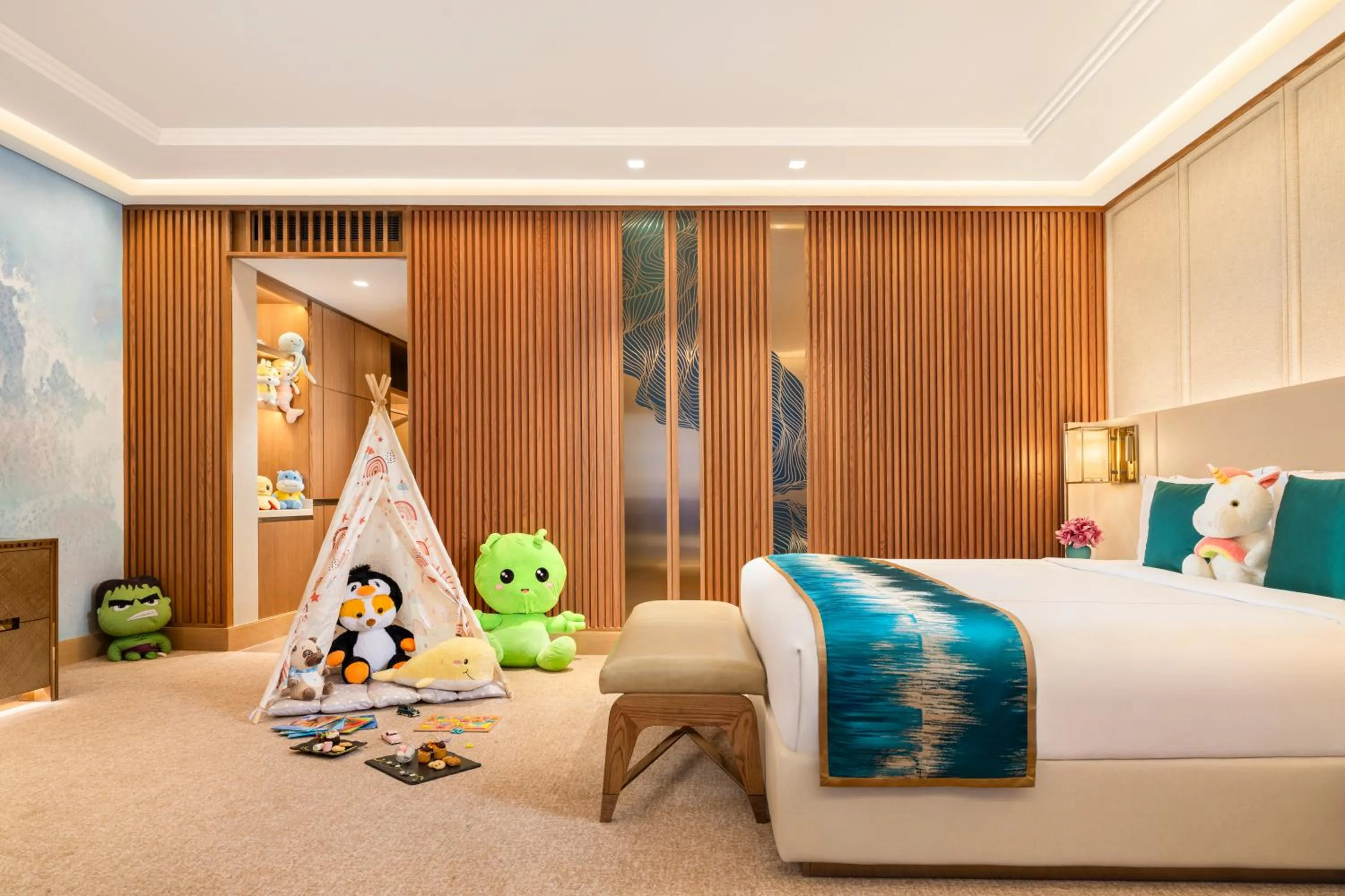 Bedroom, Bed in Taj Exotica Resort & Spa, The Palm, Dubai