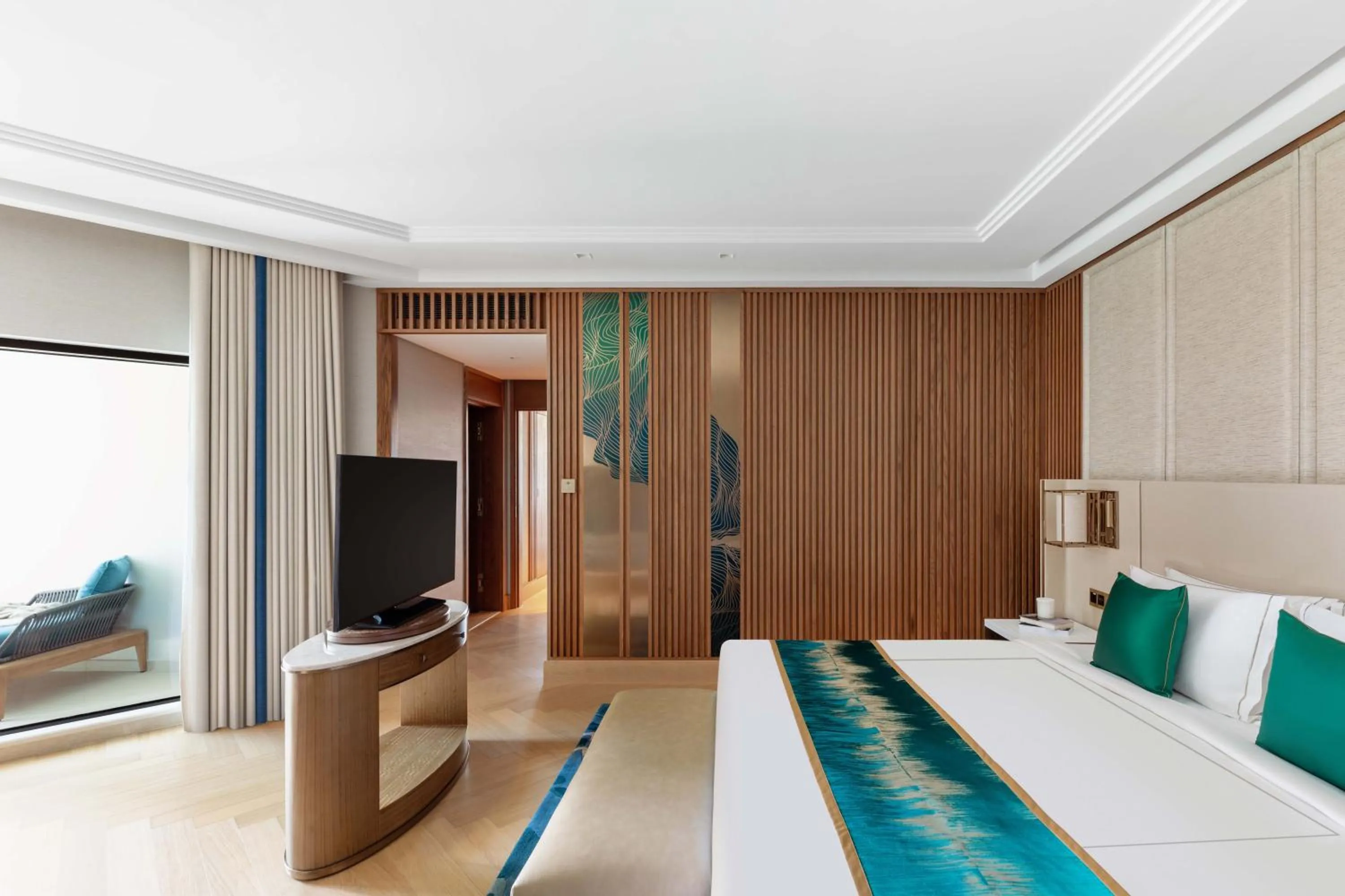 TV and multimedia, Bed in Taj Exotica Resort & Spa, The Palm, Dubai