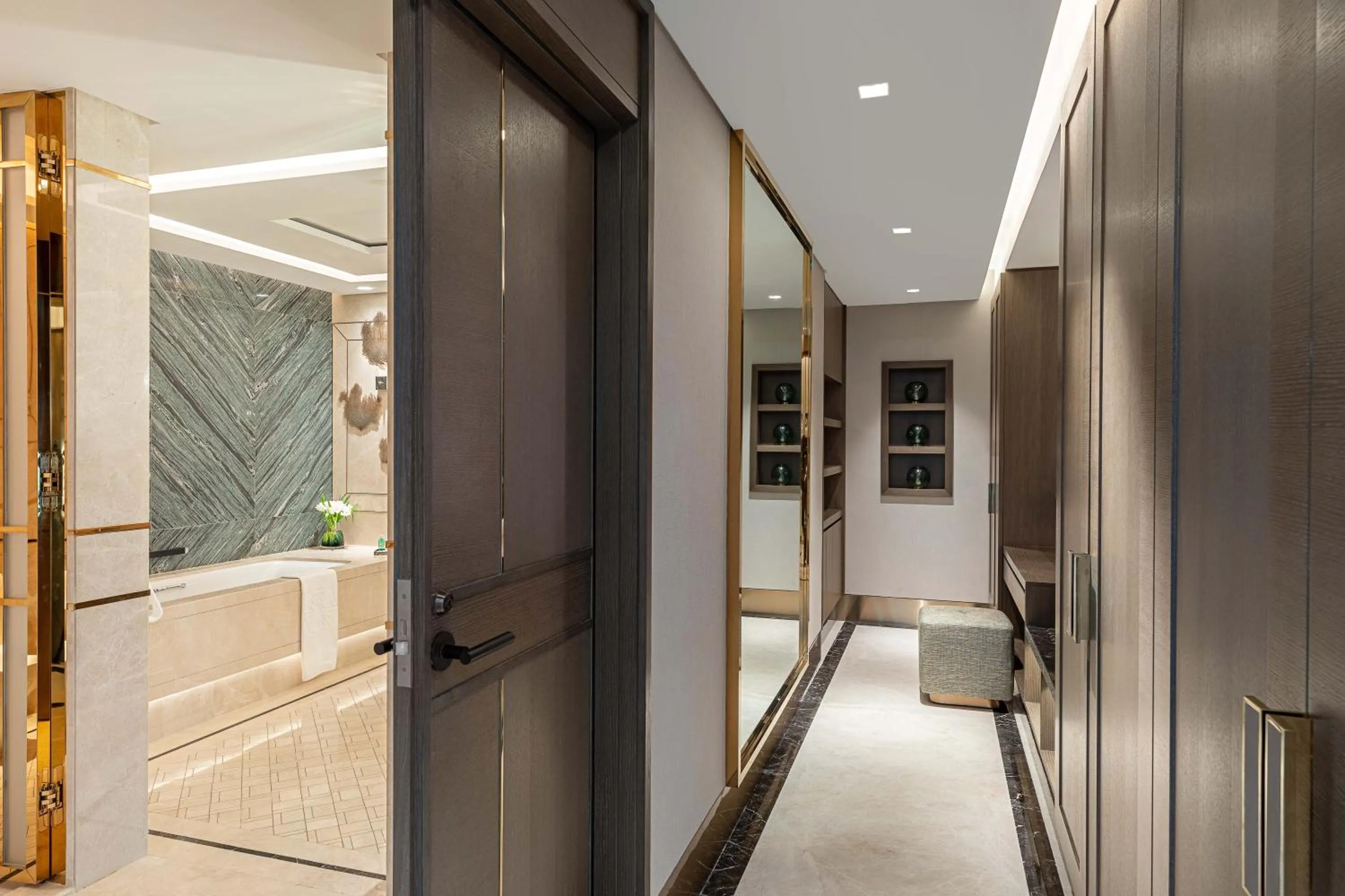 wardrobe in Taj Exotica Resort & Spa, The Palm, Dubai