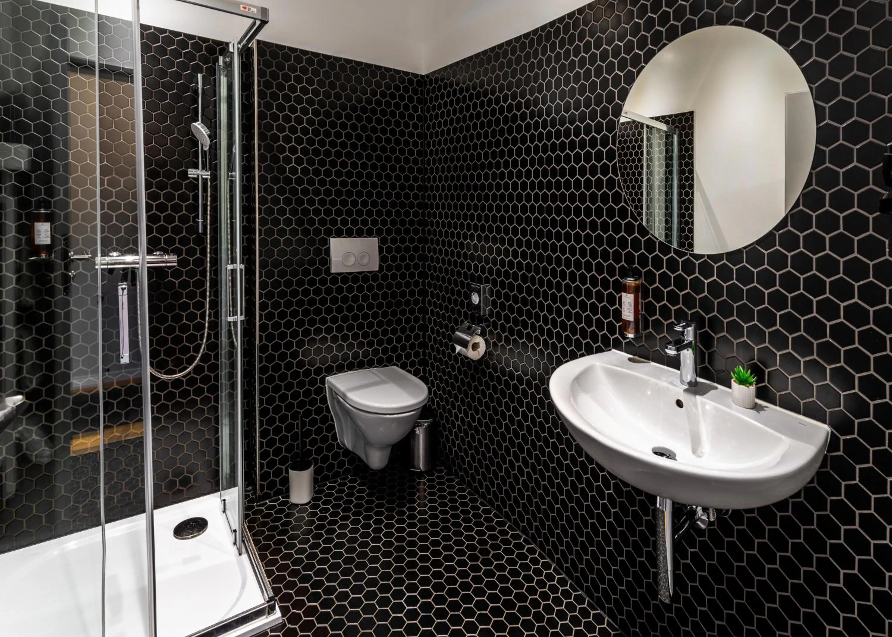 Bathroom in VN17 Rooftop Suites by Adrez