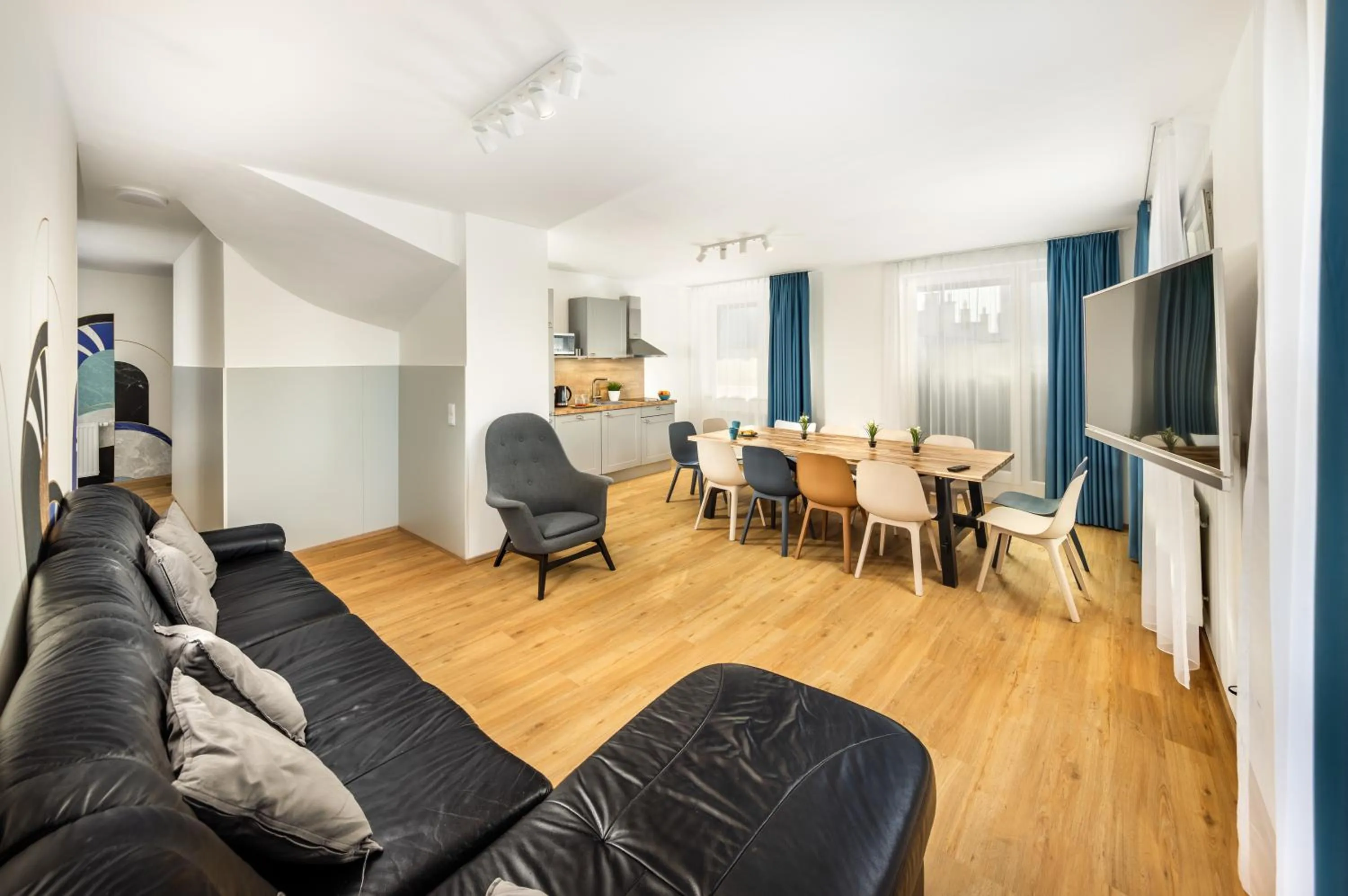 TV and multimedia in Jimmy's Apartments Dandelion