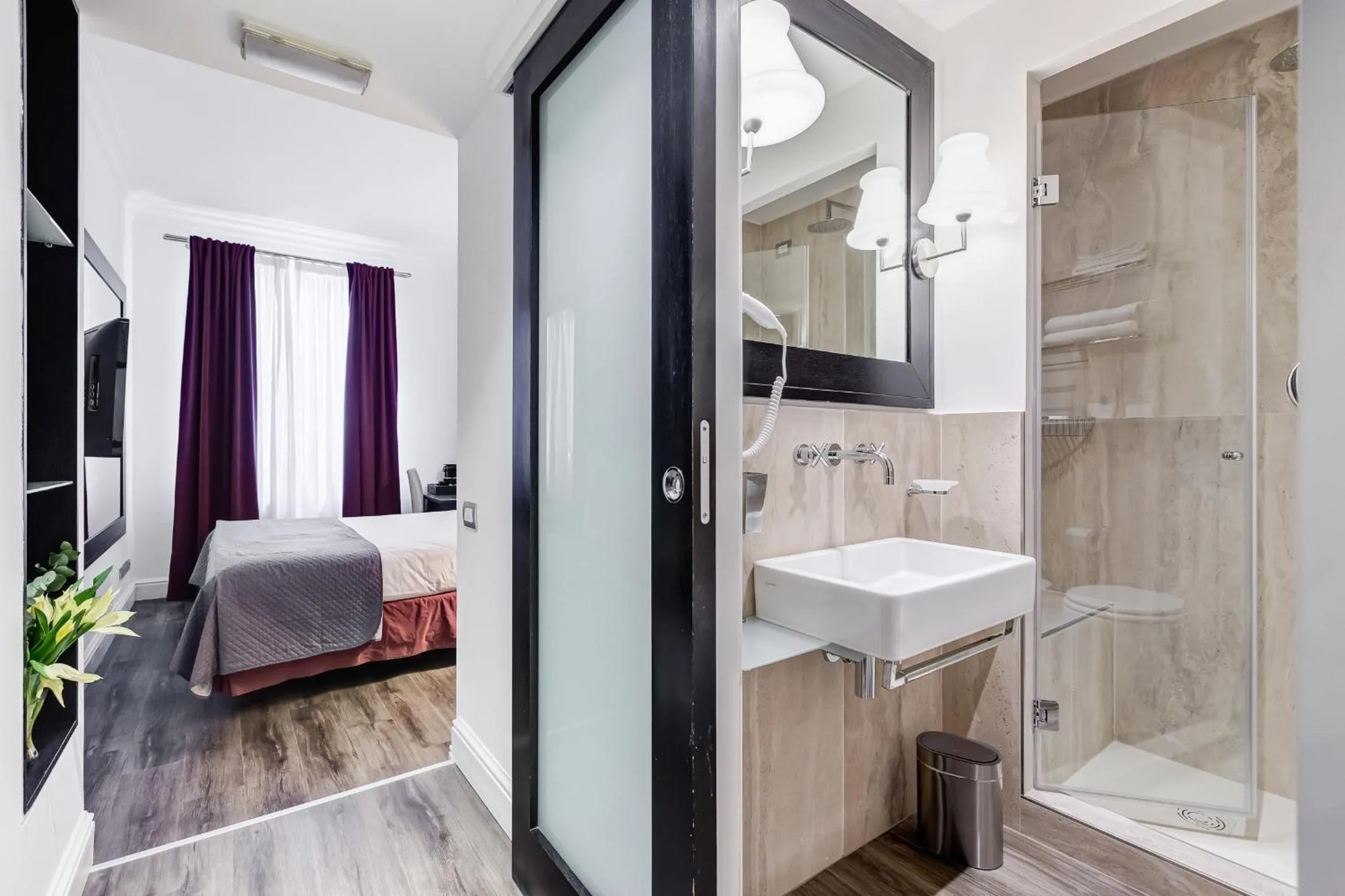 Bed in Residenza A -Via Veneto Fashion Rooms -self check-in