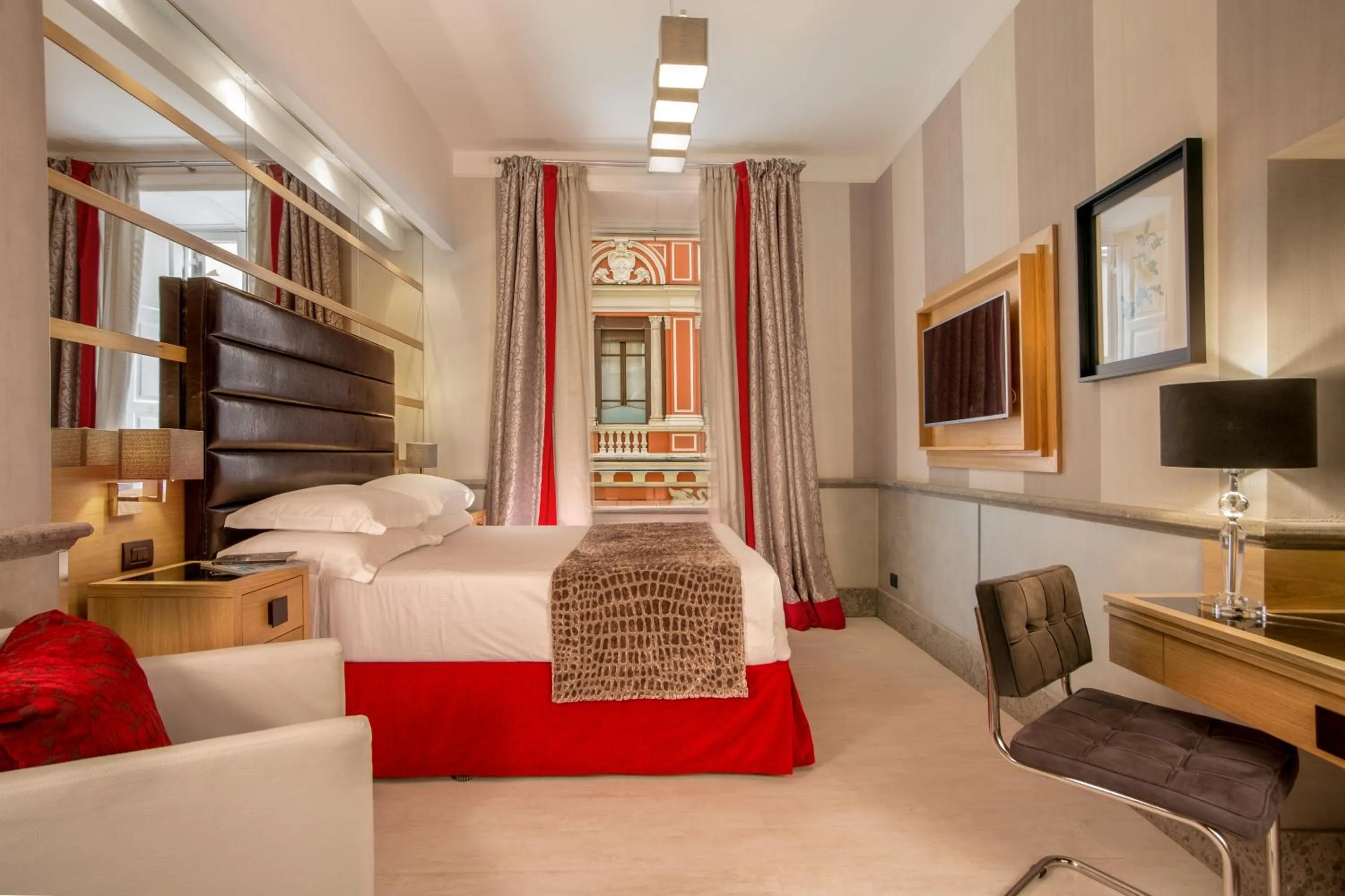 Photo of the whole room, Bed in Hotel Royal Court