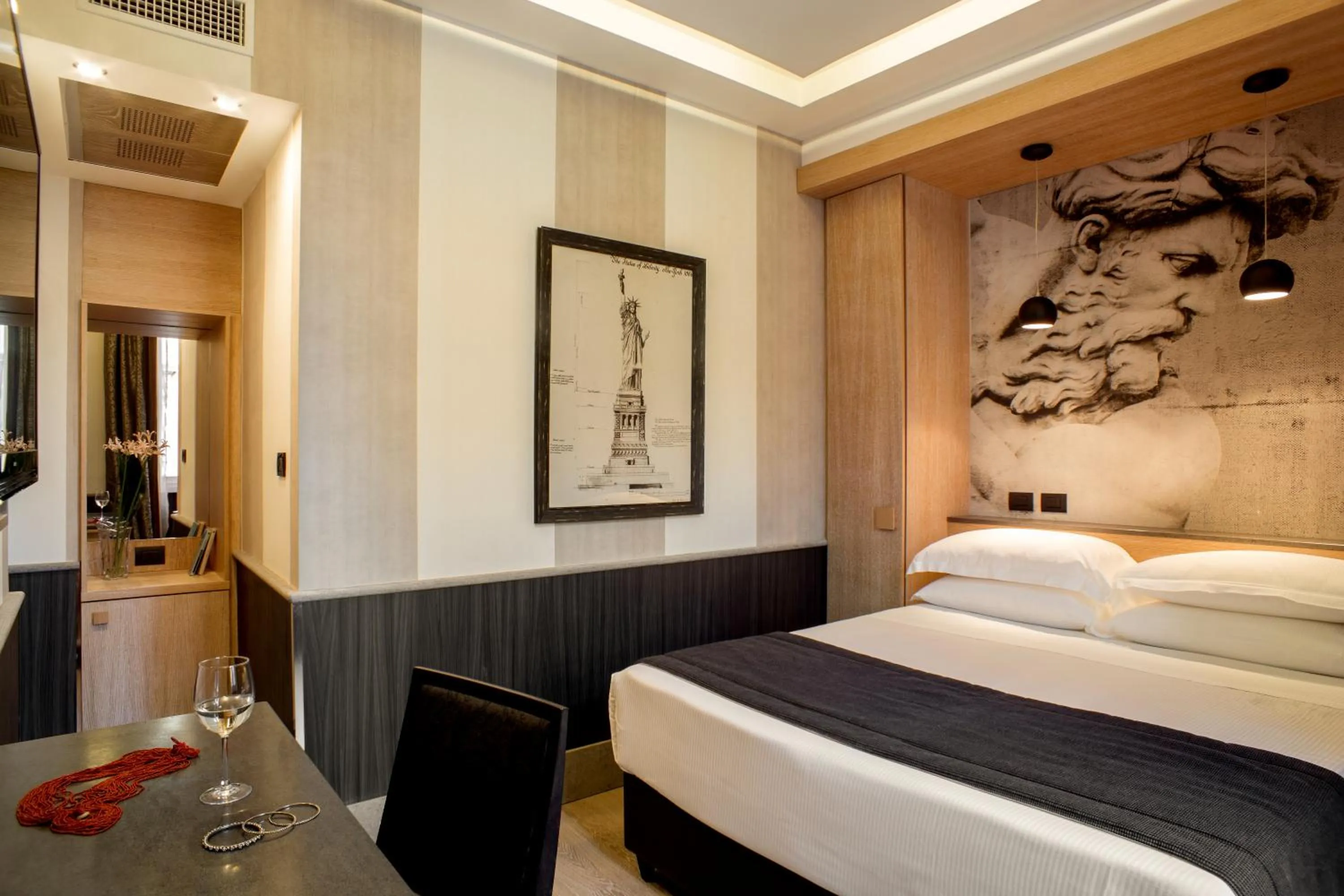 Bed in Hotel Royal Court