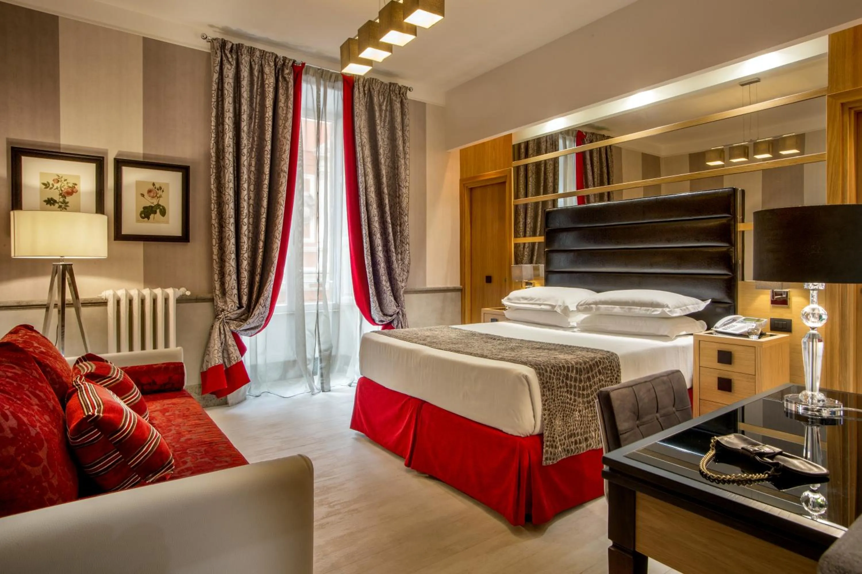 Photo of the whole room, Bed in Hotel Royal Court