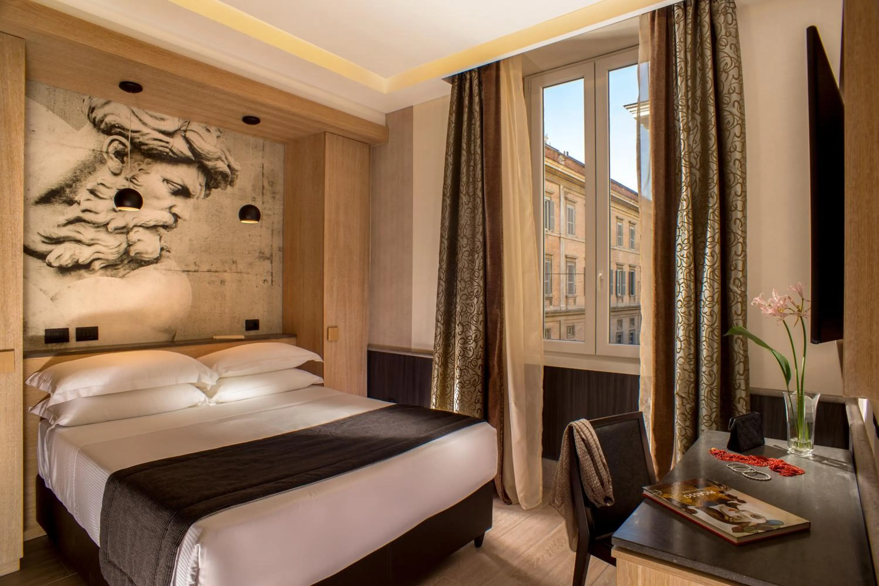 Bed in Hotel Royal Court