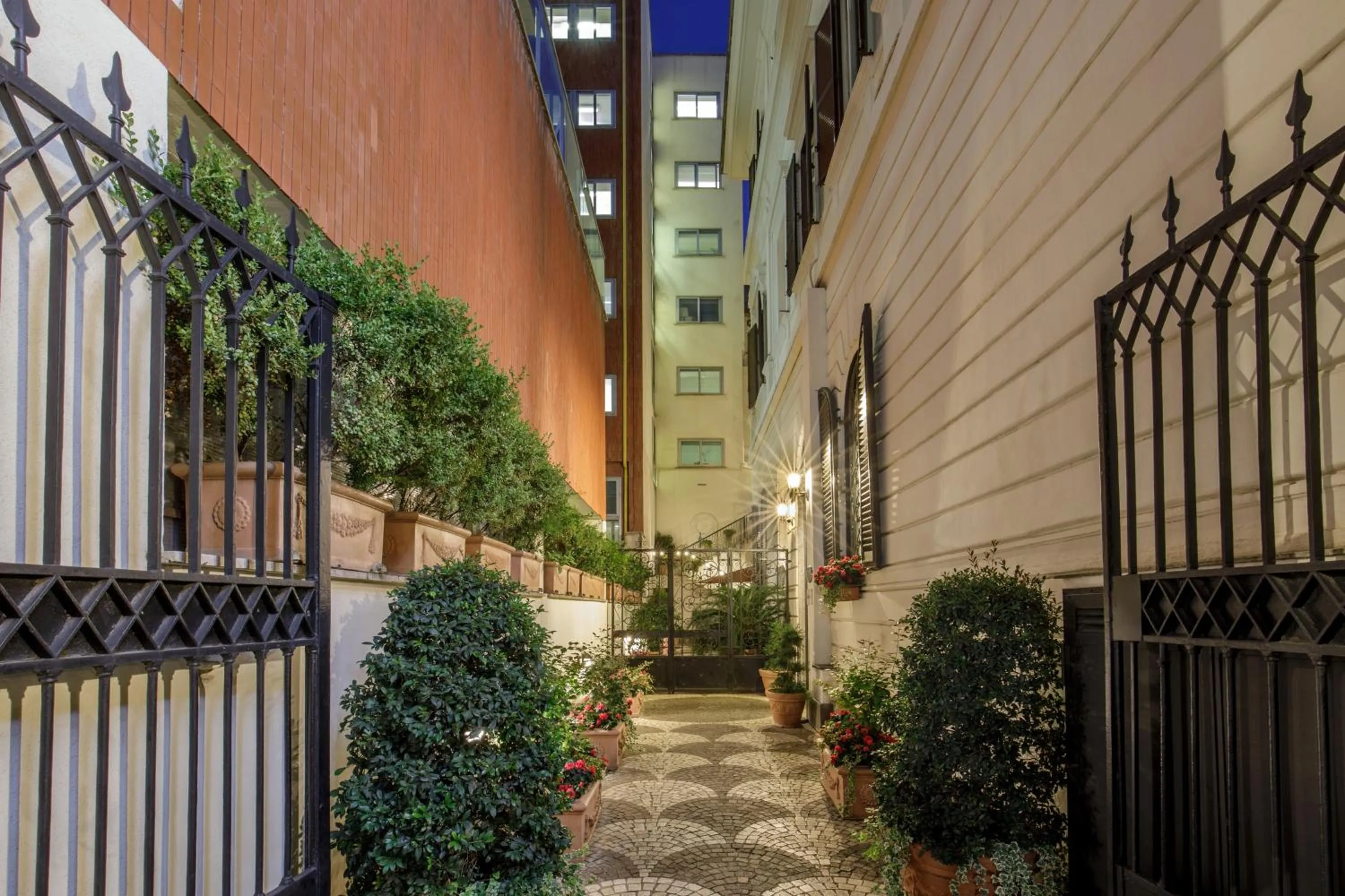 Property building in Hotel Royal Court