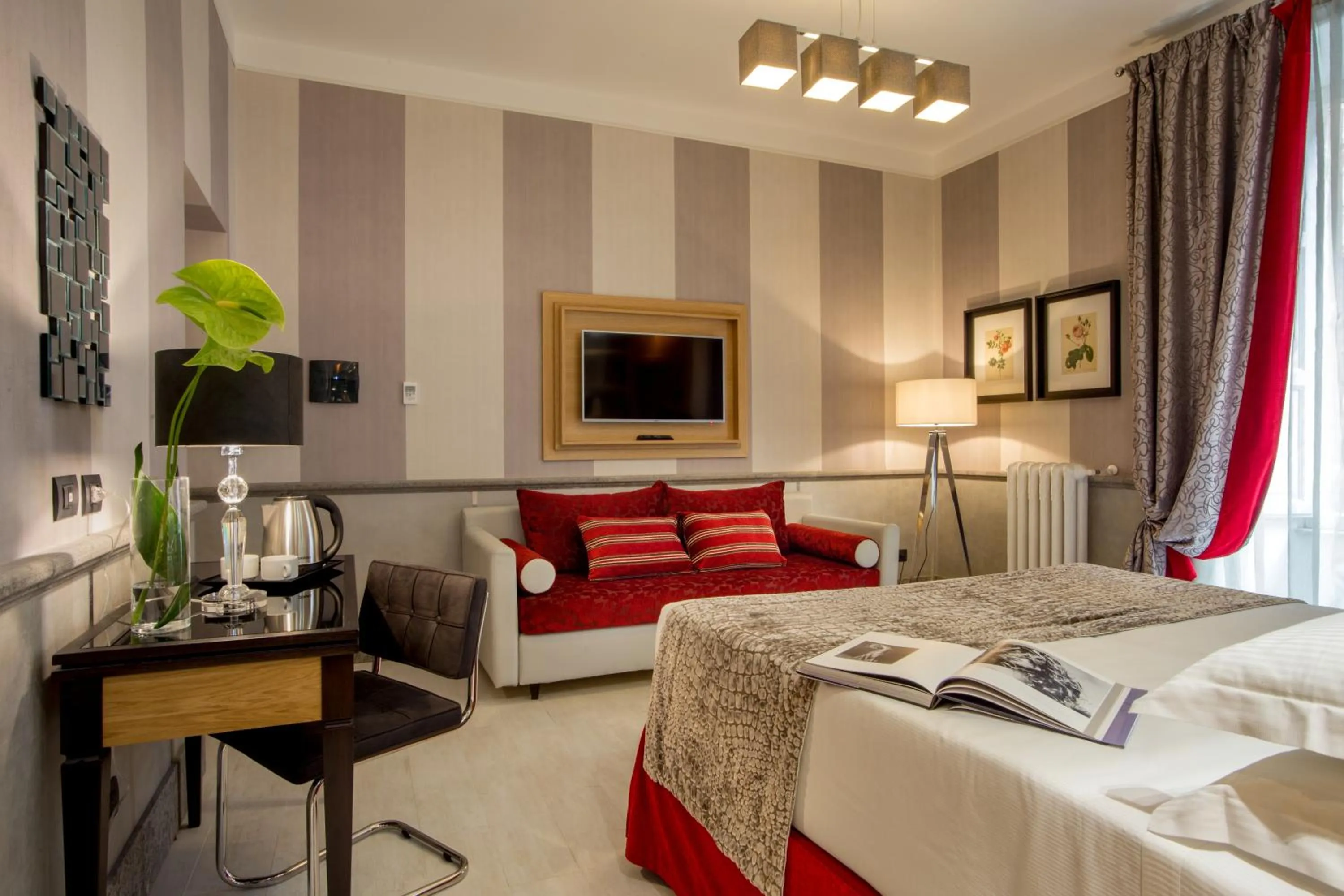 Bed in Hotel Royal Court