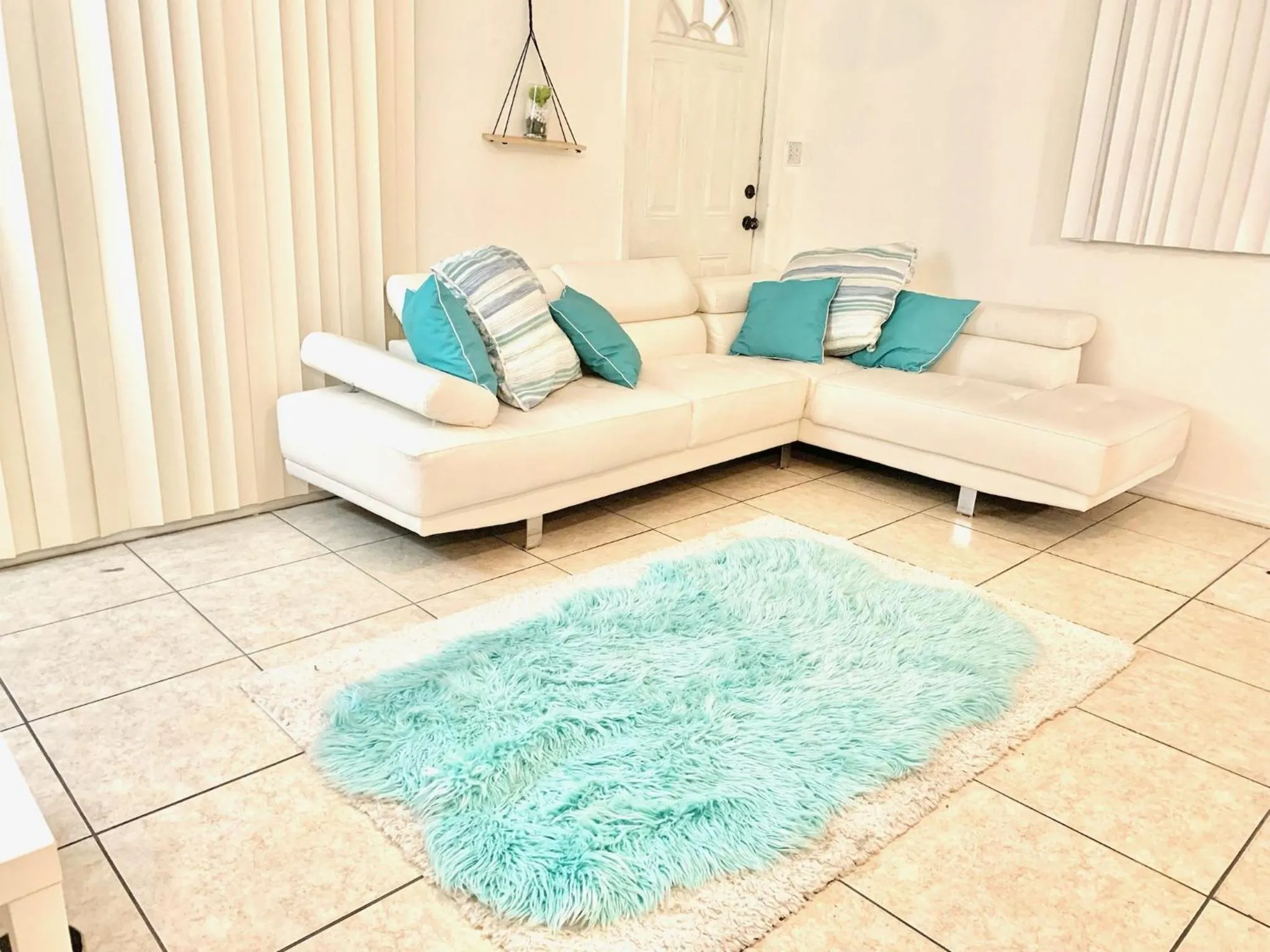 Airport Bunk House Free - WiFi - Parking - Coffee- Long Term Welcome