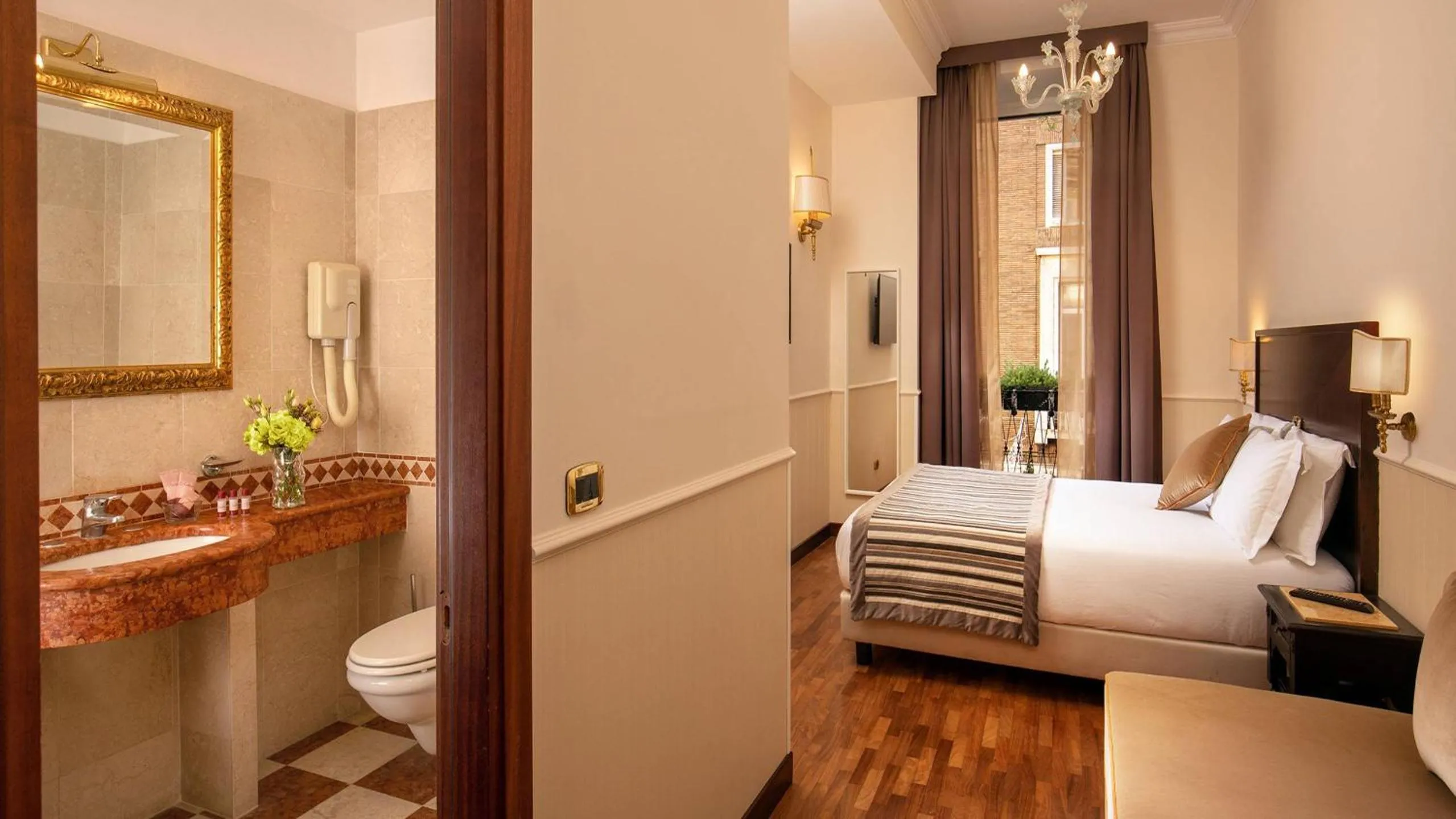 Bed in Hotel Del Corso