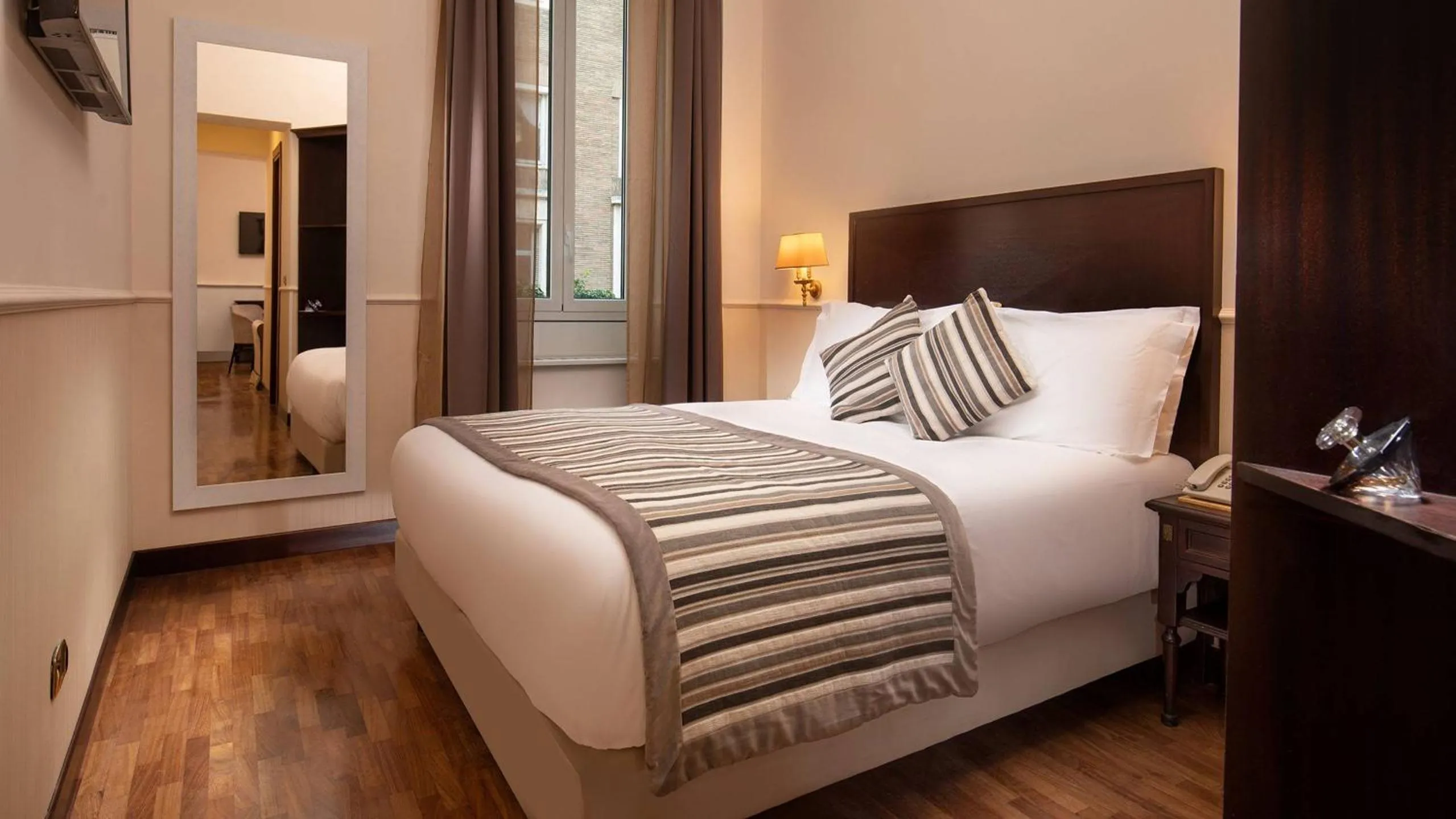 Bed in Hotel Del Corso