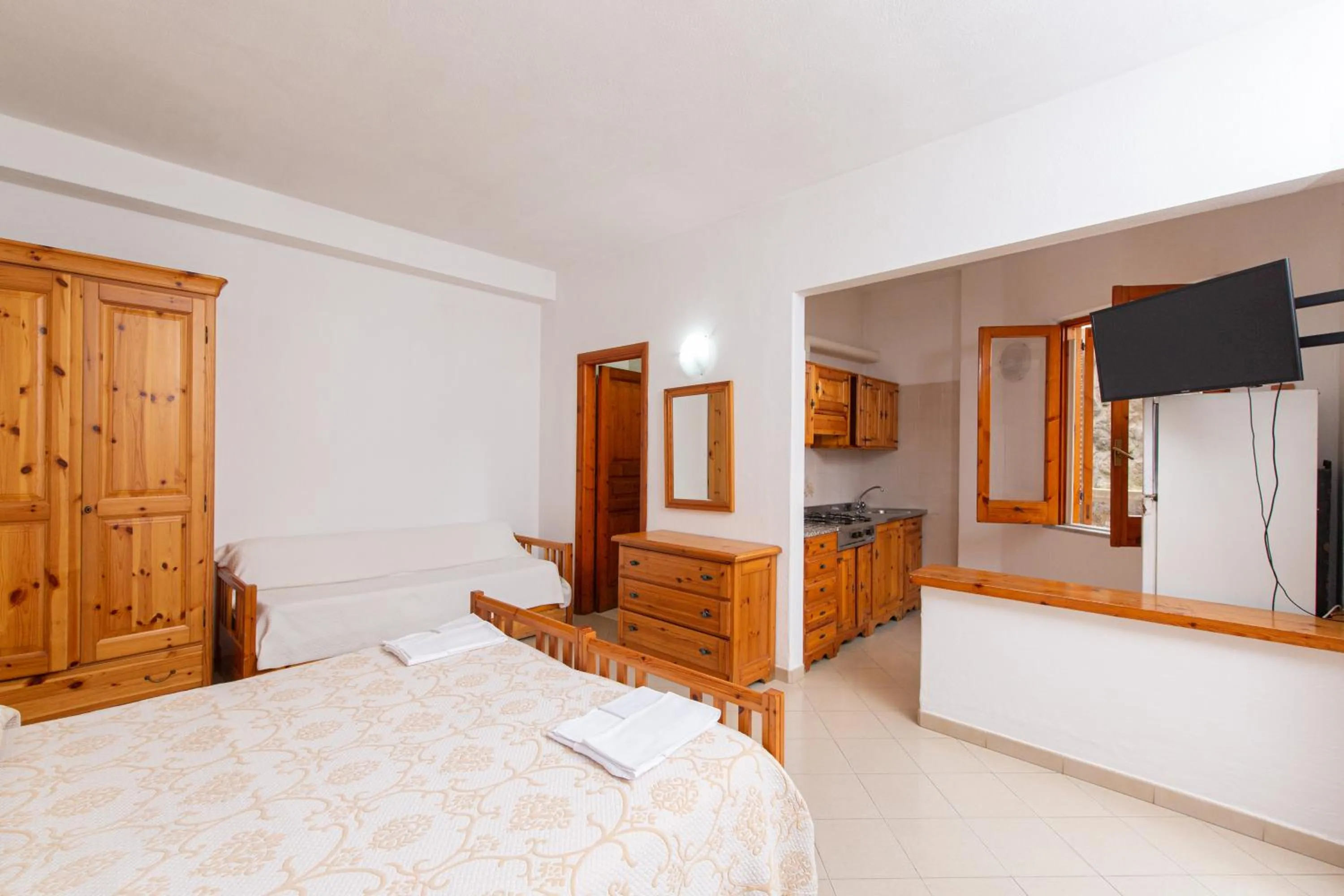 Kitchen or kitchenette, Bed in Residence Villa Tina