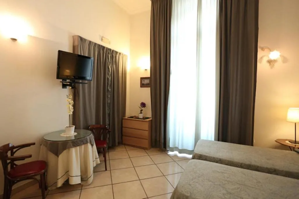 Photo of the whole room, Bed in Bovio Suite