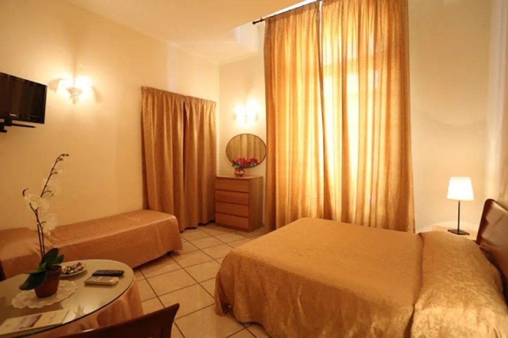 Photo of the whole room, Bed in Bovio Suite