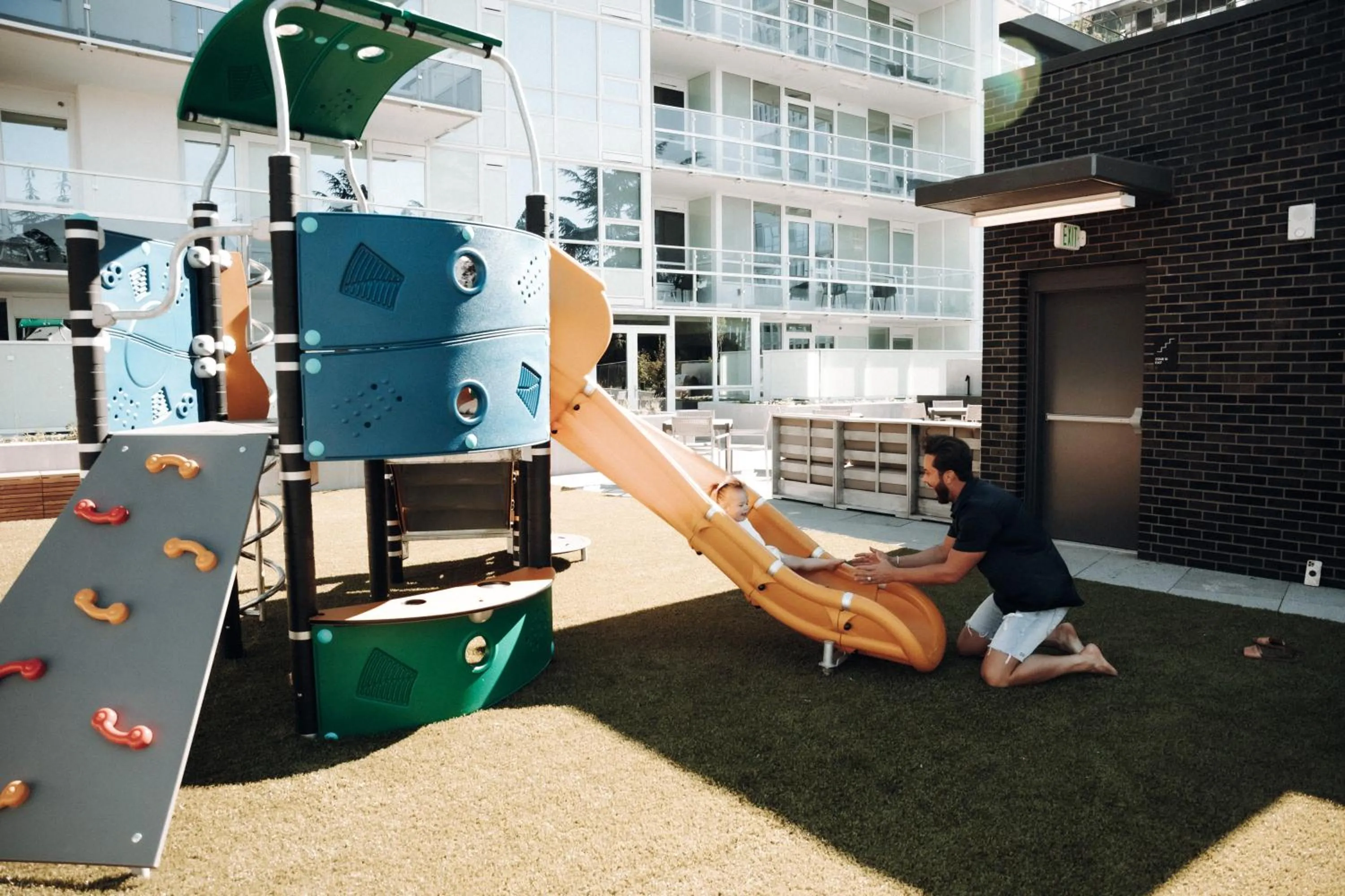 Children play ground in Level Seattle Downtown - South Lake Union