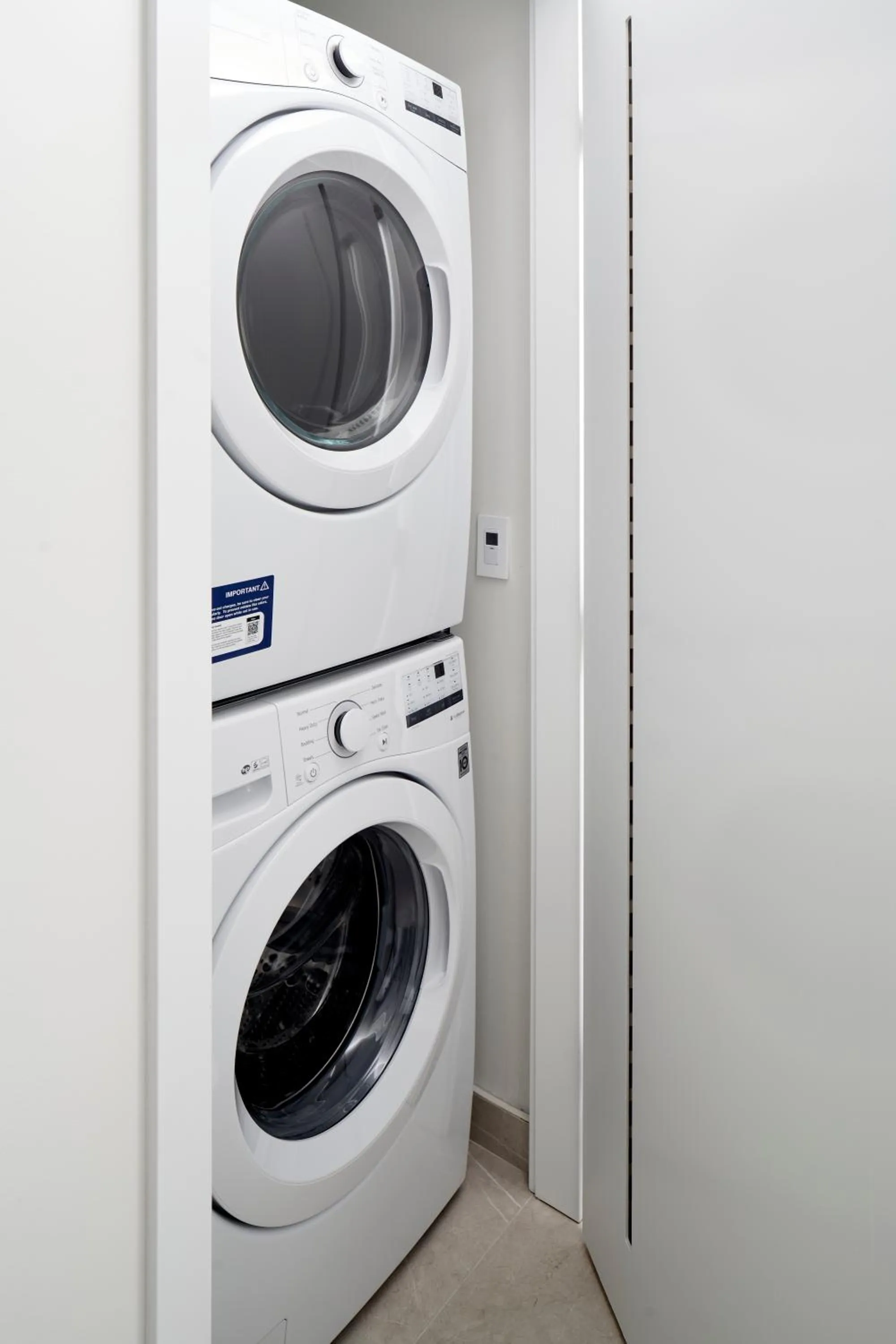 washing machine in Level Seattle Downtown - South Lake Union