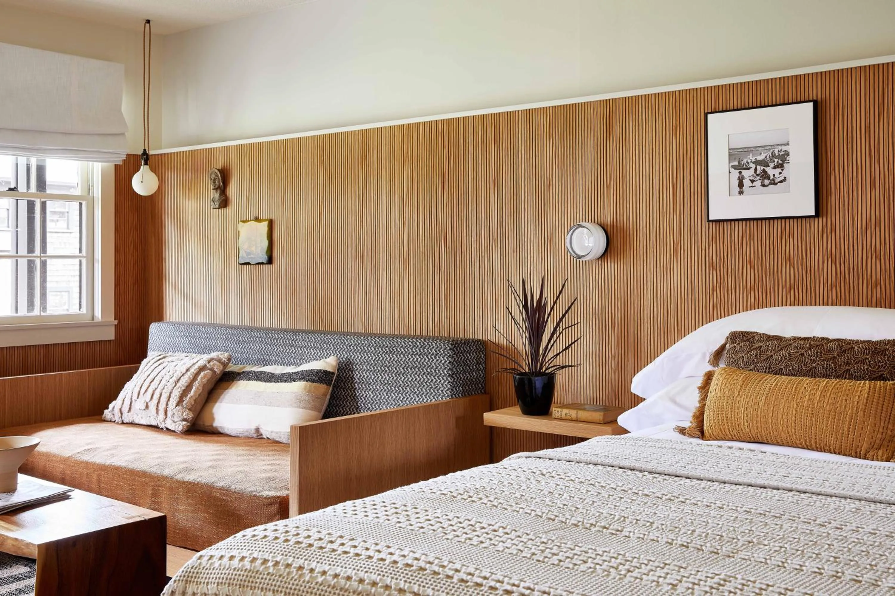 Seating area, Bed in Bluebird Dennisport