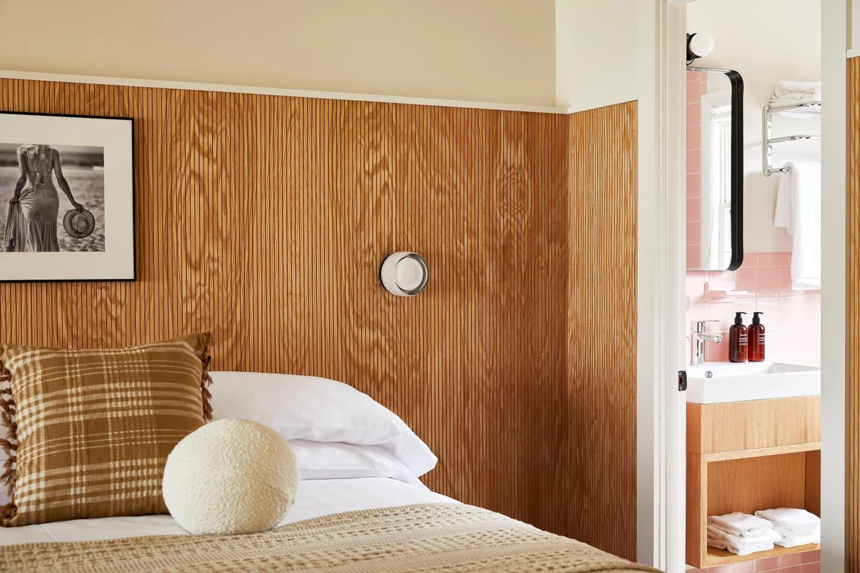 Bedroom, Bed in Bluebird Dennisport