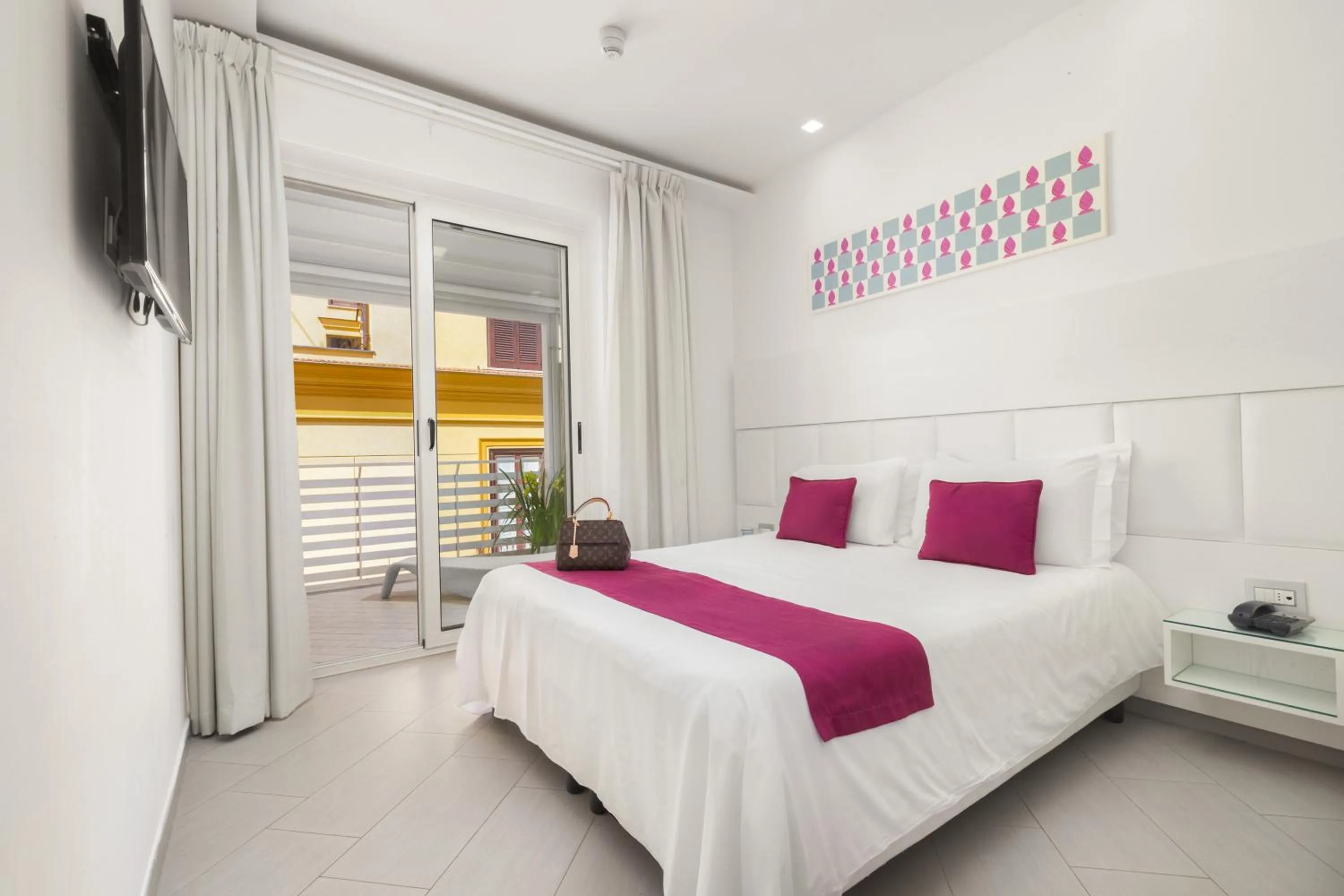 Nearby landmark, Bed in Hotel Tasso Suites & Spa