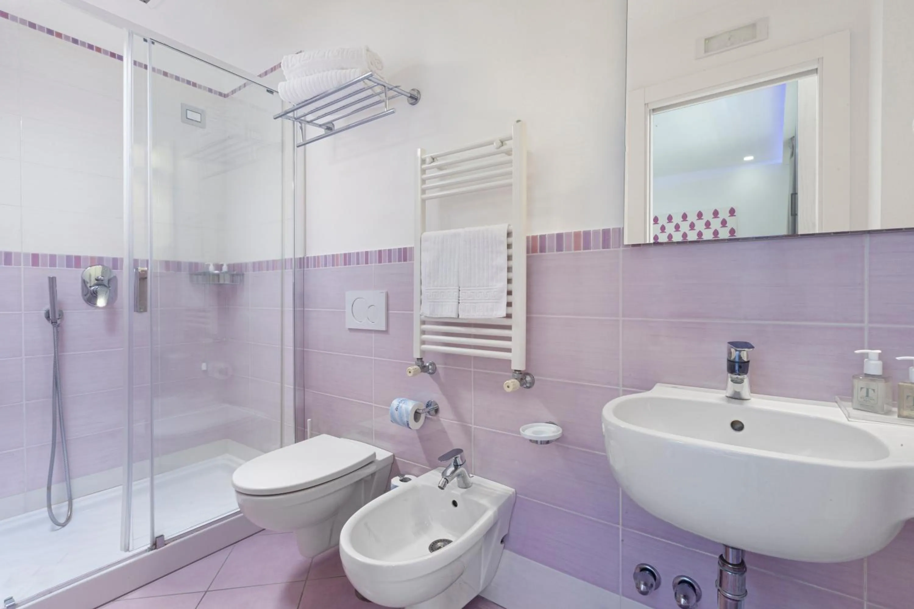 Bathroom in Hotel Tasso Suites & Spa