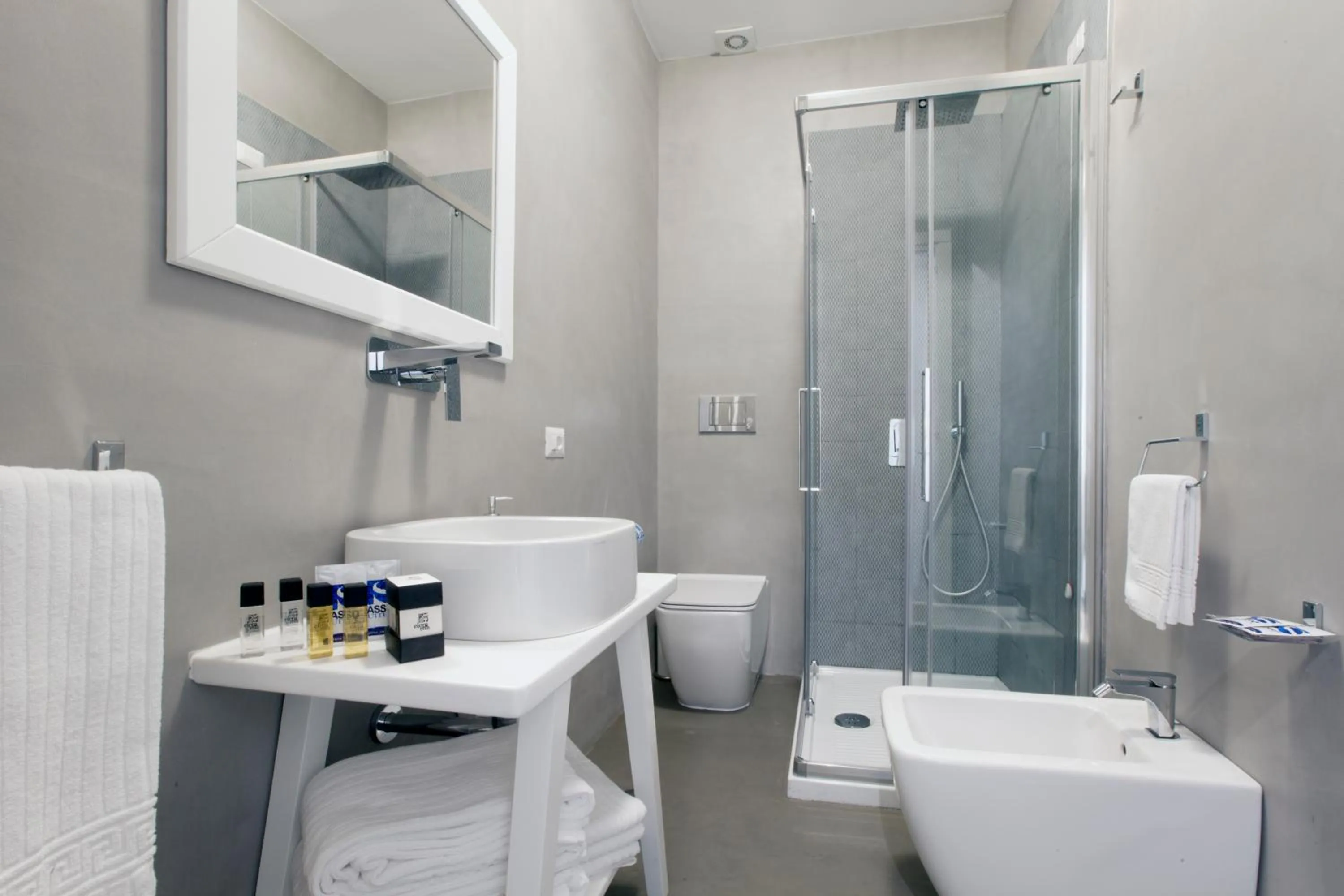 Bathroom in Hotel Tasso Suites & Spa