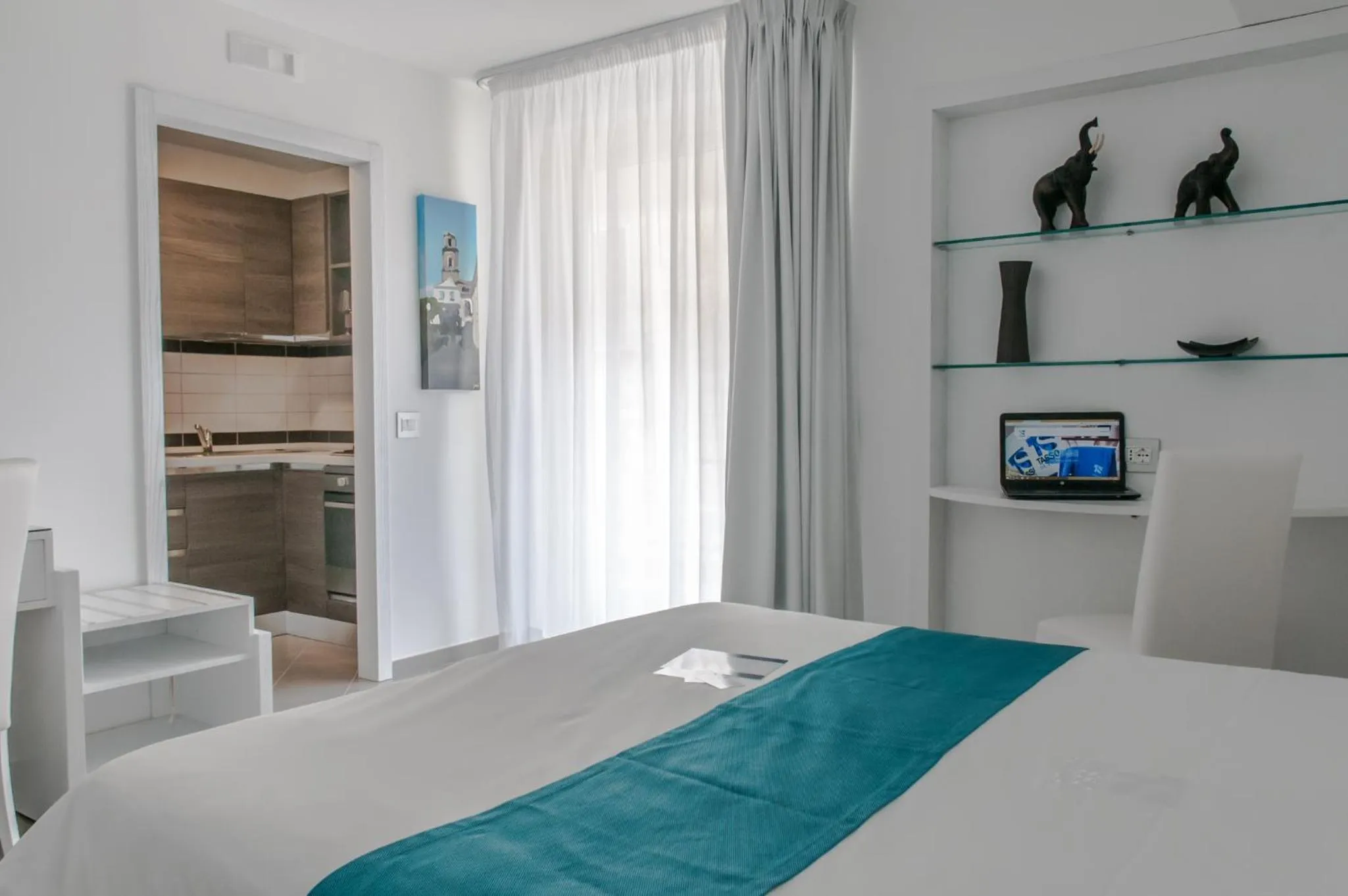 Bedroom, Bed in Hotel Tasso Suites & Spa