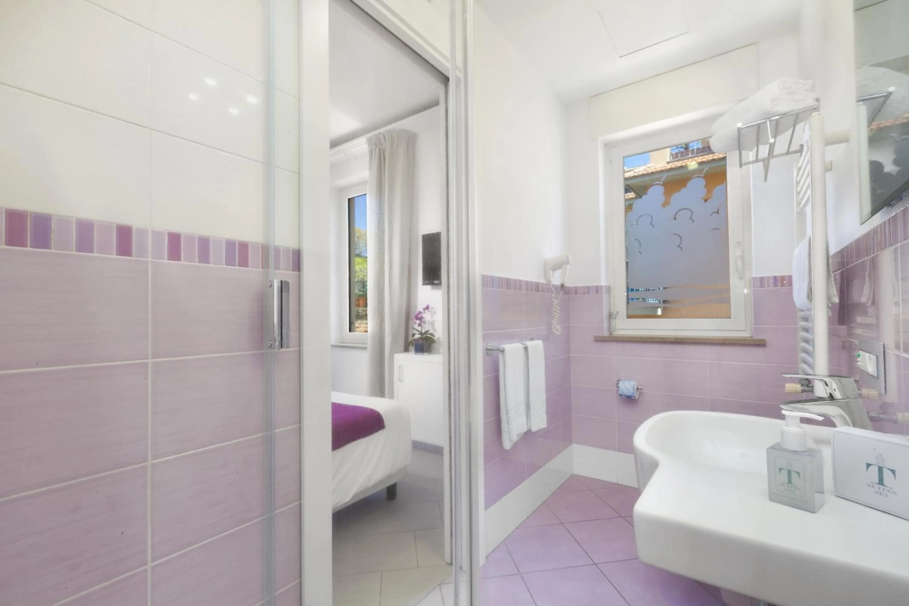 Shower in Hotel Tasso Suites & Spa